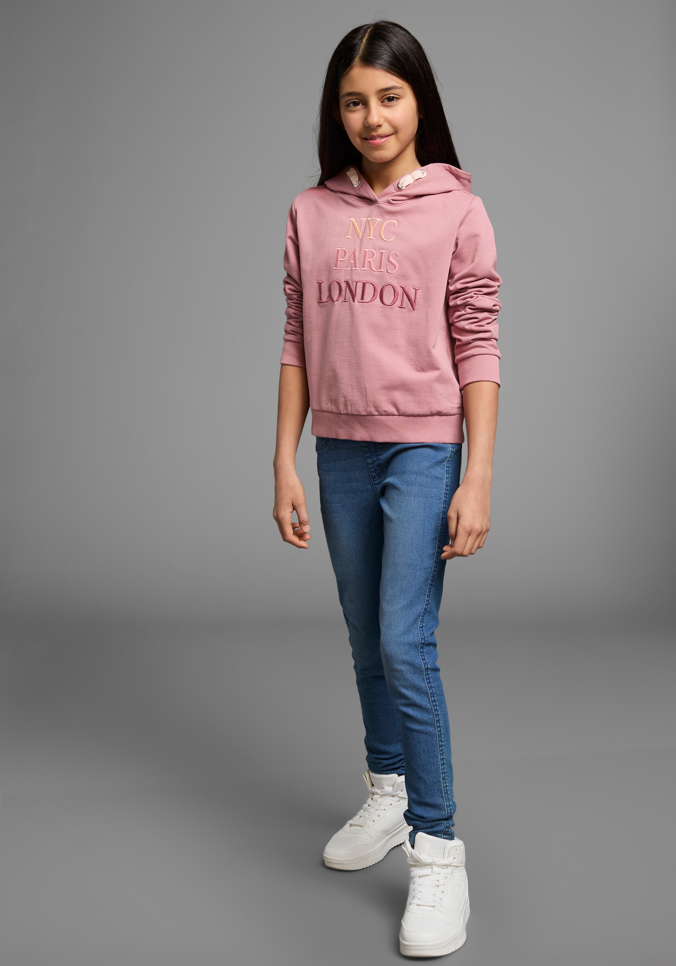 KIDSWORLD Kapuzensweatshirt »NYC Paris London«, Langarm, gerade Passform, bedruckt, Kapuze, aus Baumwolle