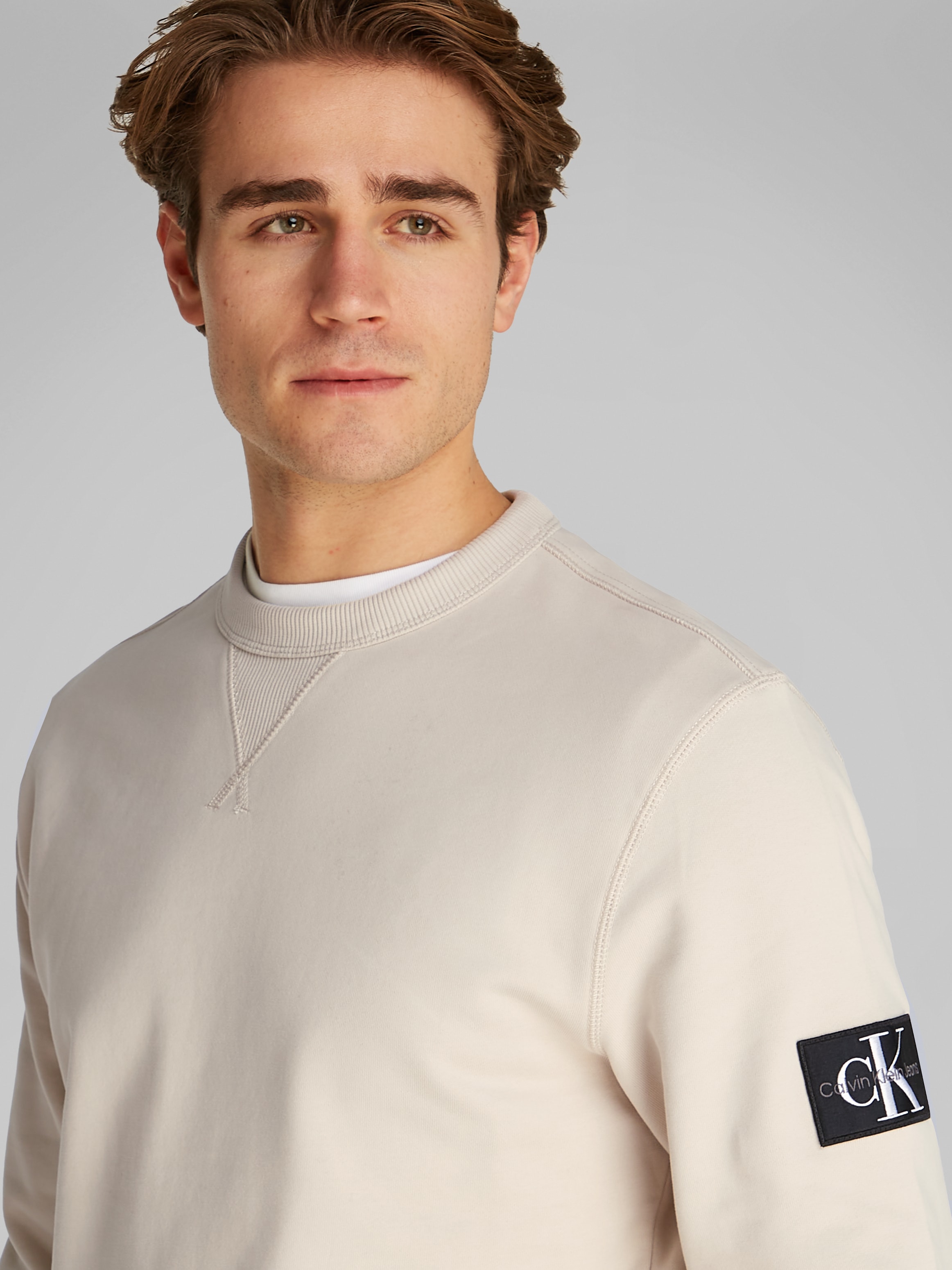 Calvin Klein Jeans Sweatshirt »BADGE CREW NECK«, mit Logopatch