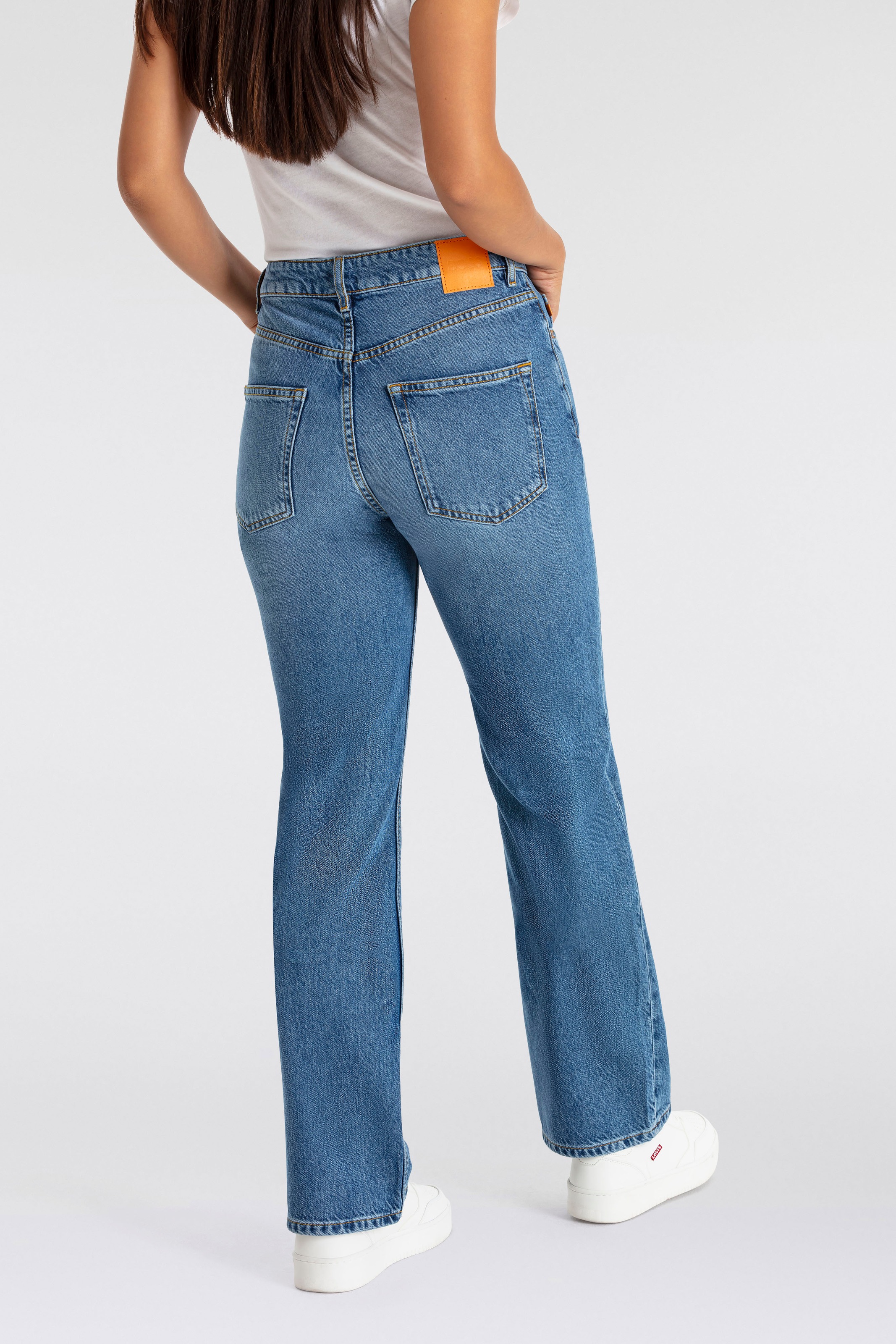 BOSS ORANGE Straight-Jeans »Ada High Rise Slim Premium Damenmode«, mit BOSS Leder-Badge