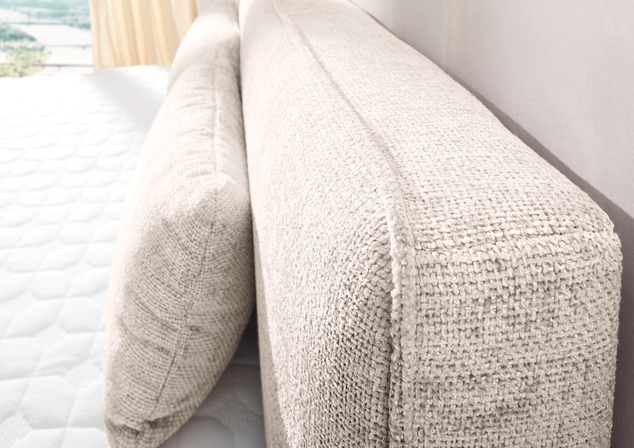 Jockenhöfer Gruppe Boxspringbett »Valentina in der Breite 180cm, beige, extra dickes Kopfteil mit Keder« 7-Zonen-TTFK-Matratzen, Visco-Topper, verschiedene Härtegrade wählbar