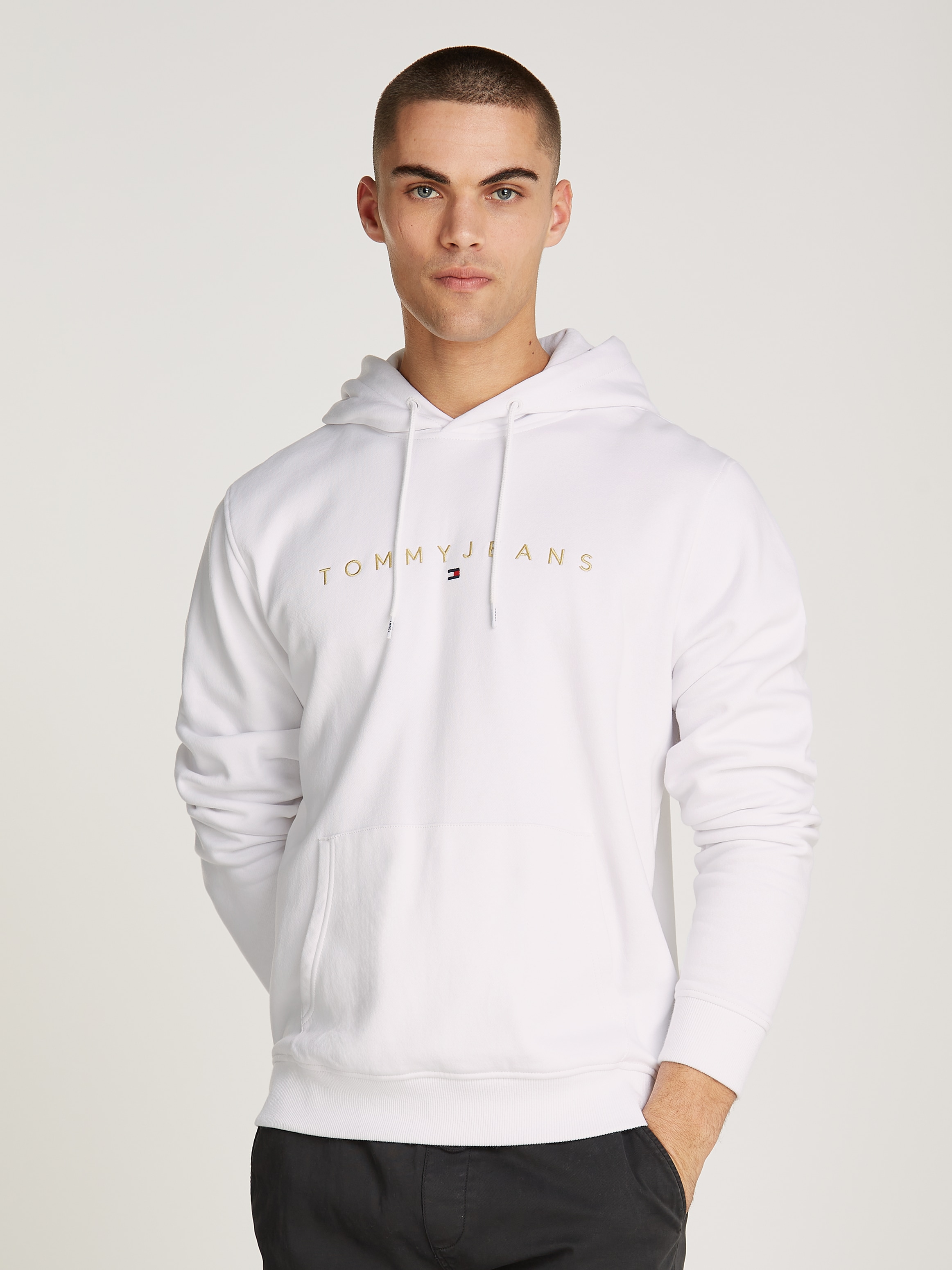 Tommy Jeans Sweatshirt "TJM REG LINEAR GOLD HOOD EXT", besticktes Markenlog günstig online kaufen