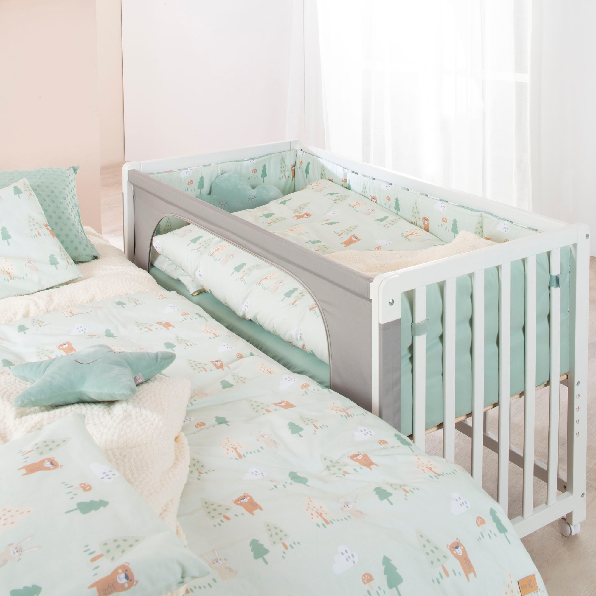 roba® Babybett »Room Bed - Woodland Buddies«, als Beistell-, Kinder- und Juniorbett verwendbar