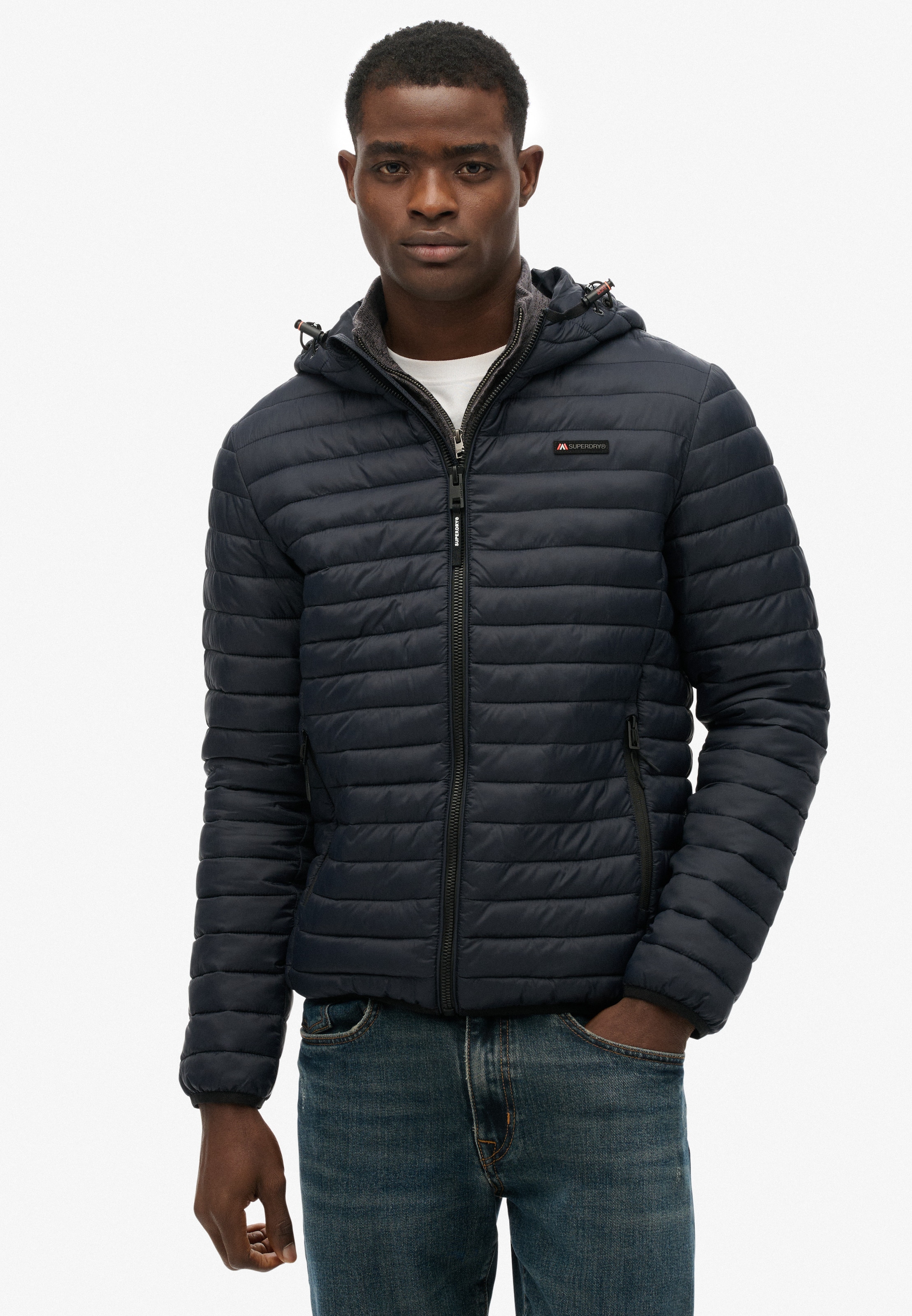 Superdry Steppjacke "HOODED FUJI LITE JACKET" Slim Fit, aus Nylon, mit Reißverschluss