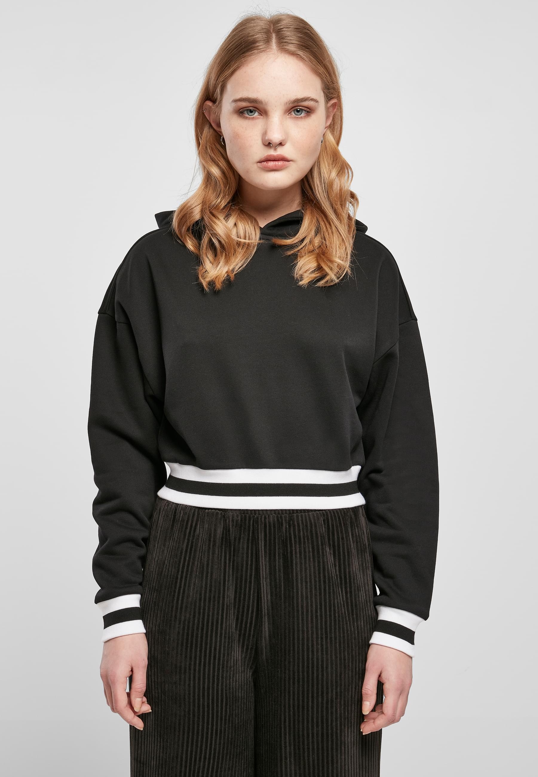 URBAN CLASSICS Kapuzenpullover »Urban Classics Damen Ladies Short College Hoody«, (1 tlg.)