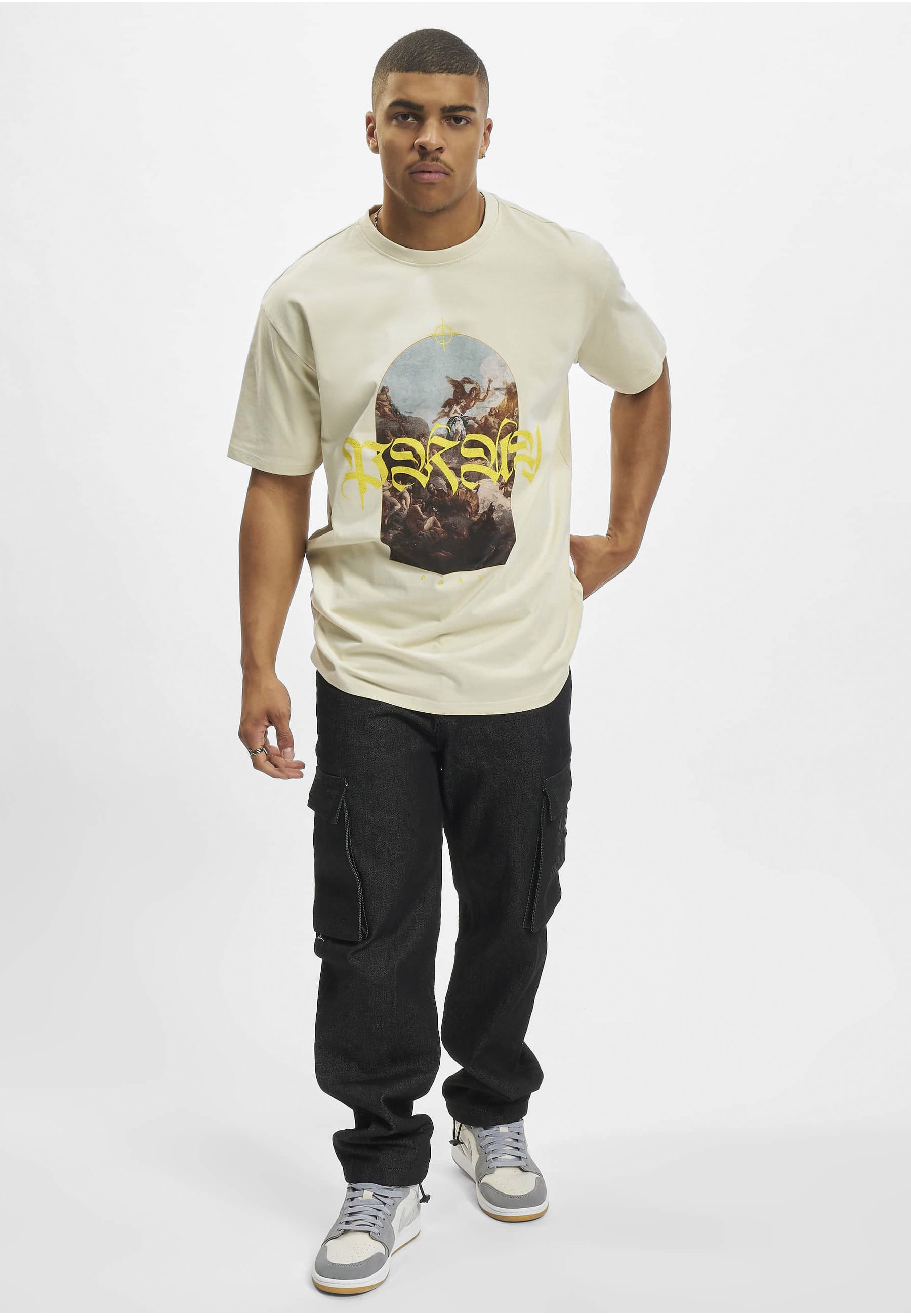 Upscale by Mister Tee Kurzarmshirt »Upscale by Mister Tee Herren Pray Painting Oversize Tee« 1 Stk.