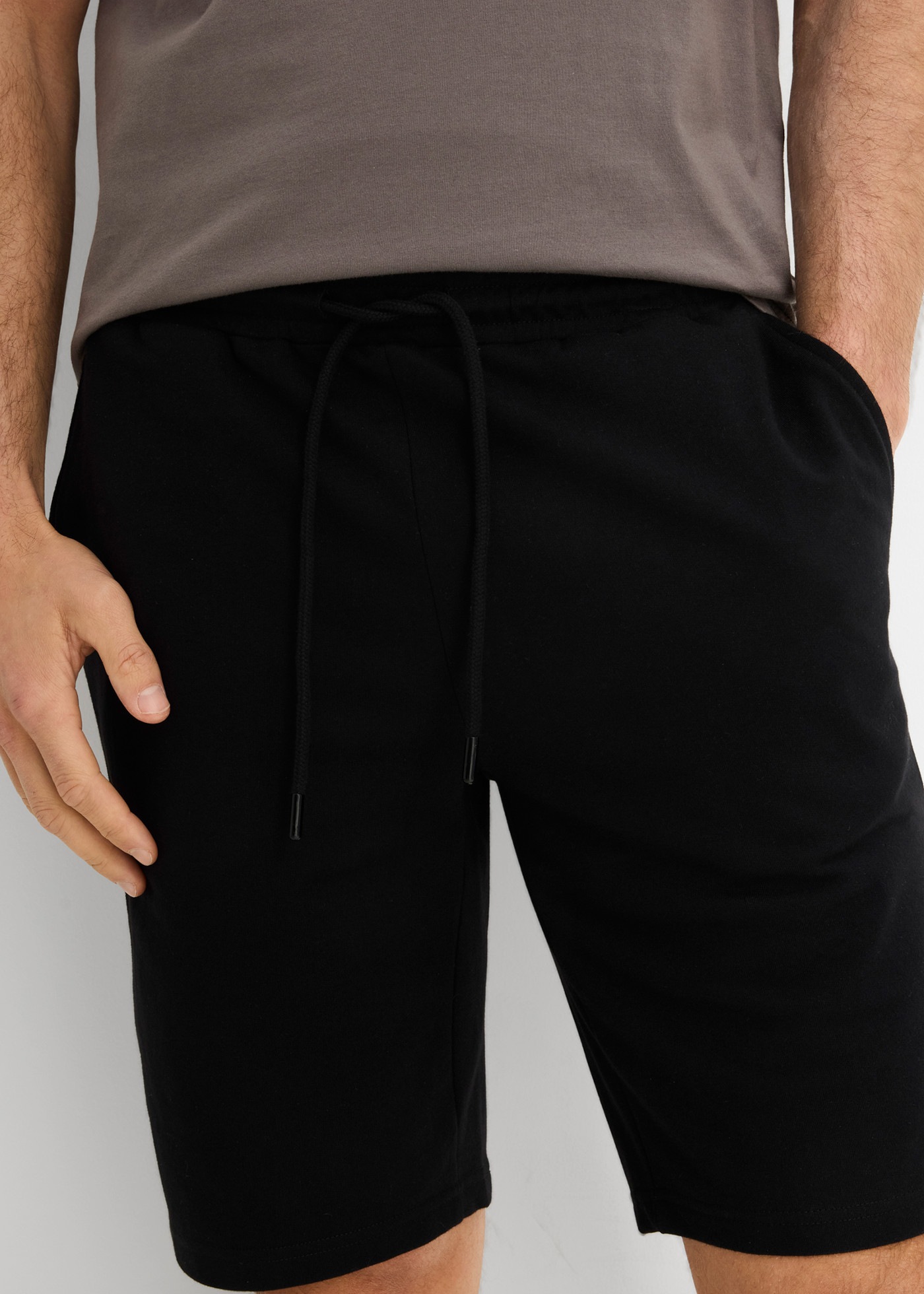 bonprix T-Shirt »T-Shirt und Sweat-Bermuda (2-tlg.Set) aus reiner Baumwolle« Set, 2er, 2 regular fit, Kurzarm, zweiteiliges Set mit Sweat-Bermuda