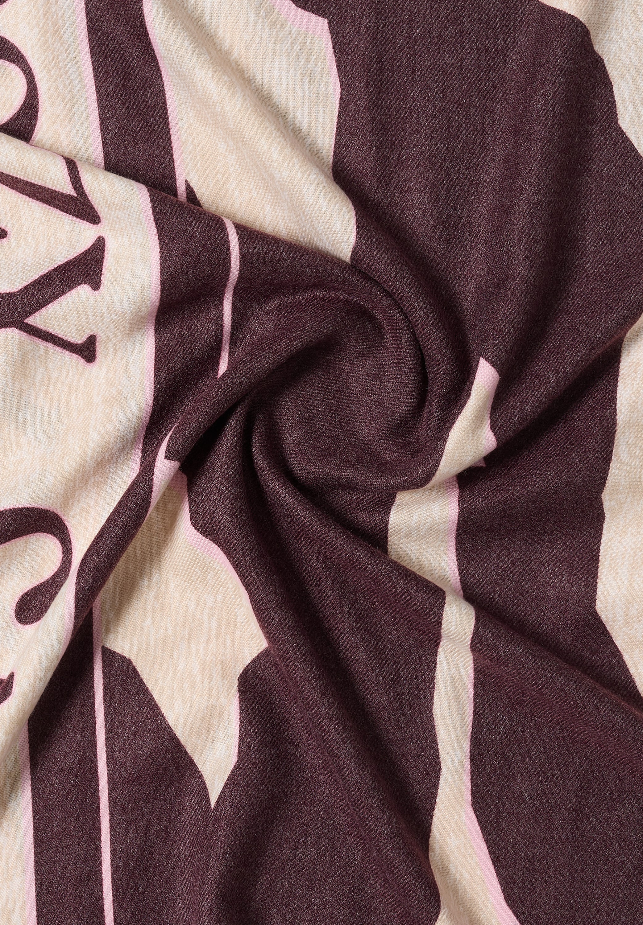 Cecil Loop mit grafischem Muster