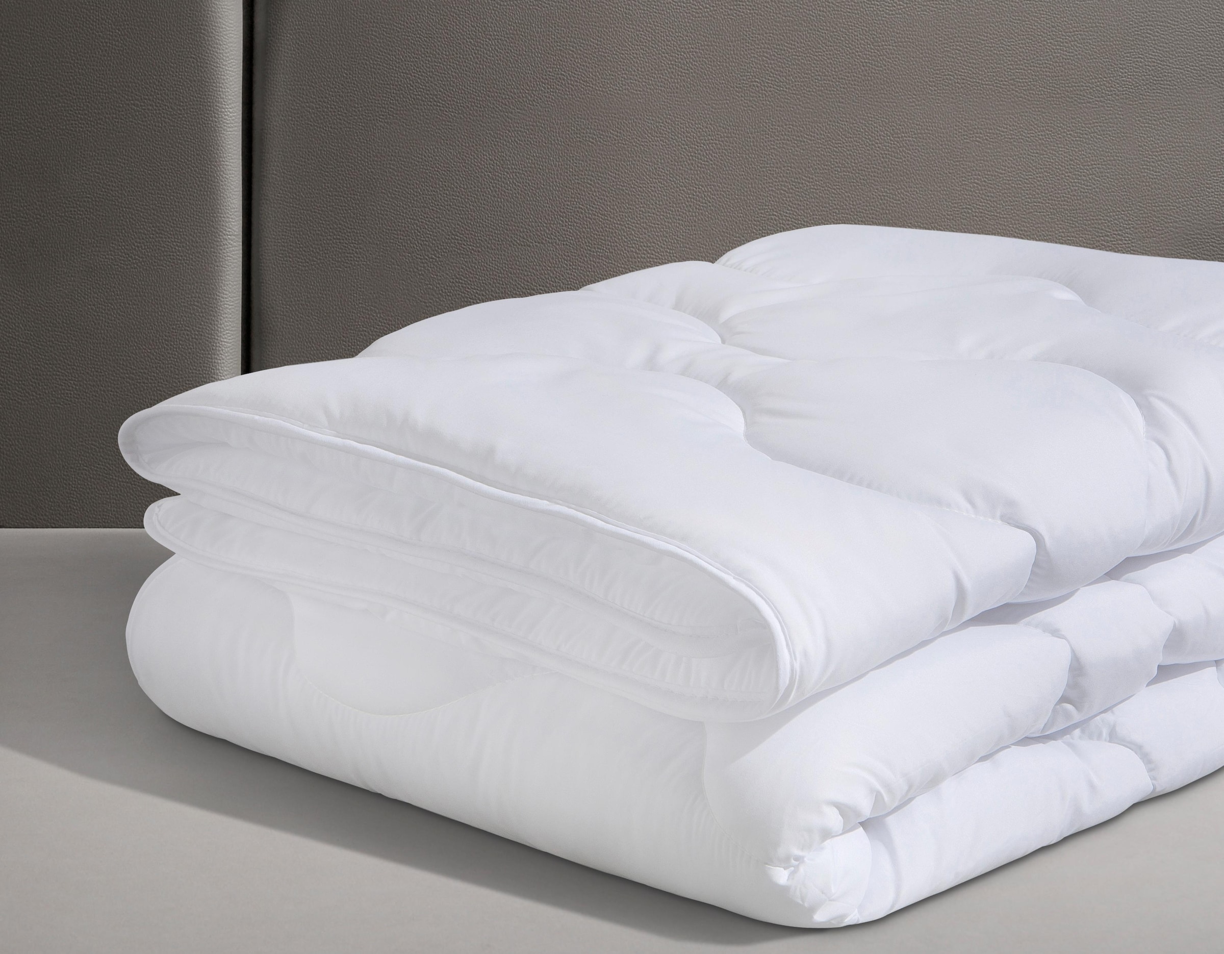 Jekatex Kunstfaserbettdecke "Hohenstein Bettdecke, 135x200 oder 155x220 cm, für Sommer oder Winter" normal Füllung Polyester 1 Stk. tlg. mit antibakterielle Wirkung durch Aegis-Technologie
