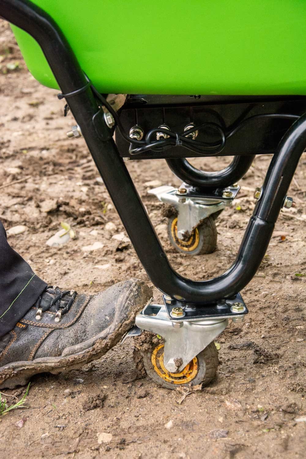 ZIPPER Motorschubkarre, ideal für den Transport von Schüttgütern rund um Haus, Hof und Garten