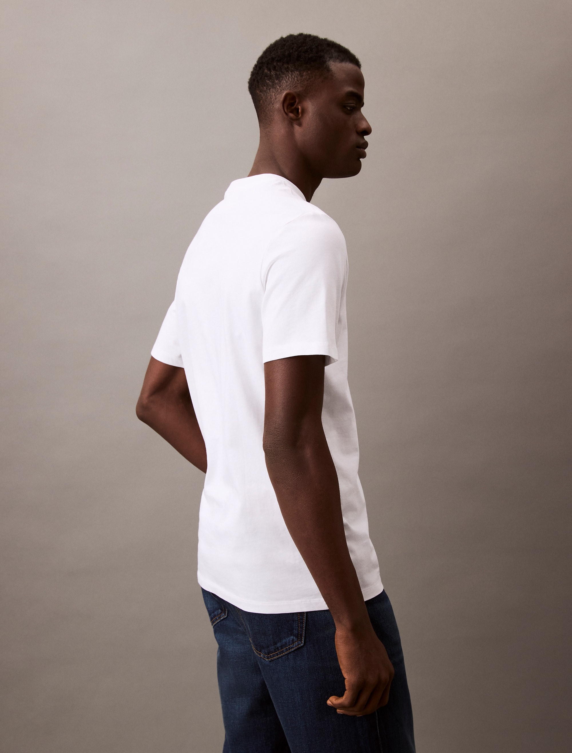 Calvin Klein Jeans T-Shirt »SS SMOOTH CTTN SOLID CREWNK TEE«, mit Logo