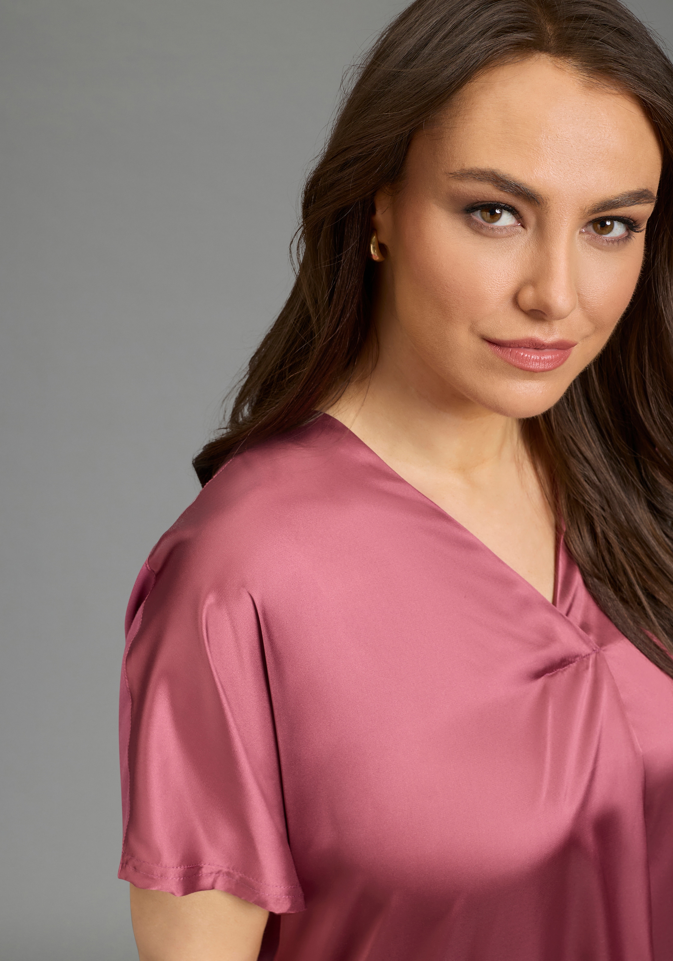 Laura Scott CURVE Satinbluse figurumspielende Passform, mit Falteneinsatz vorne, V-Ausschnitt