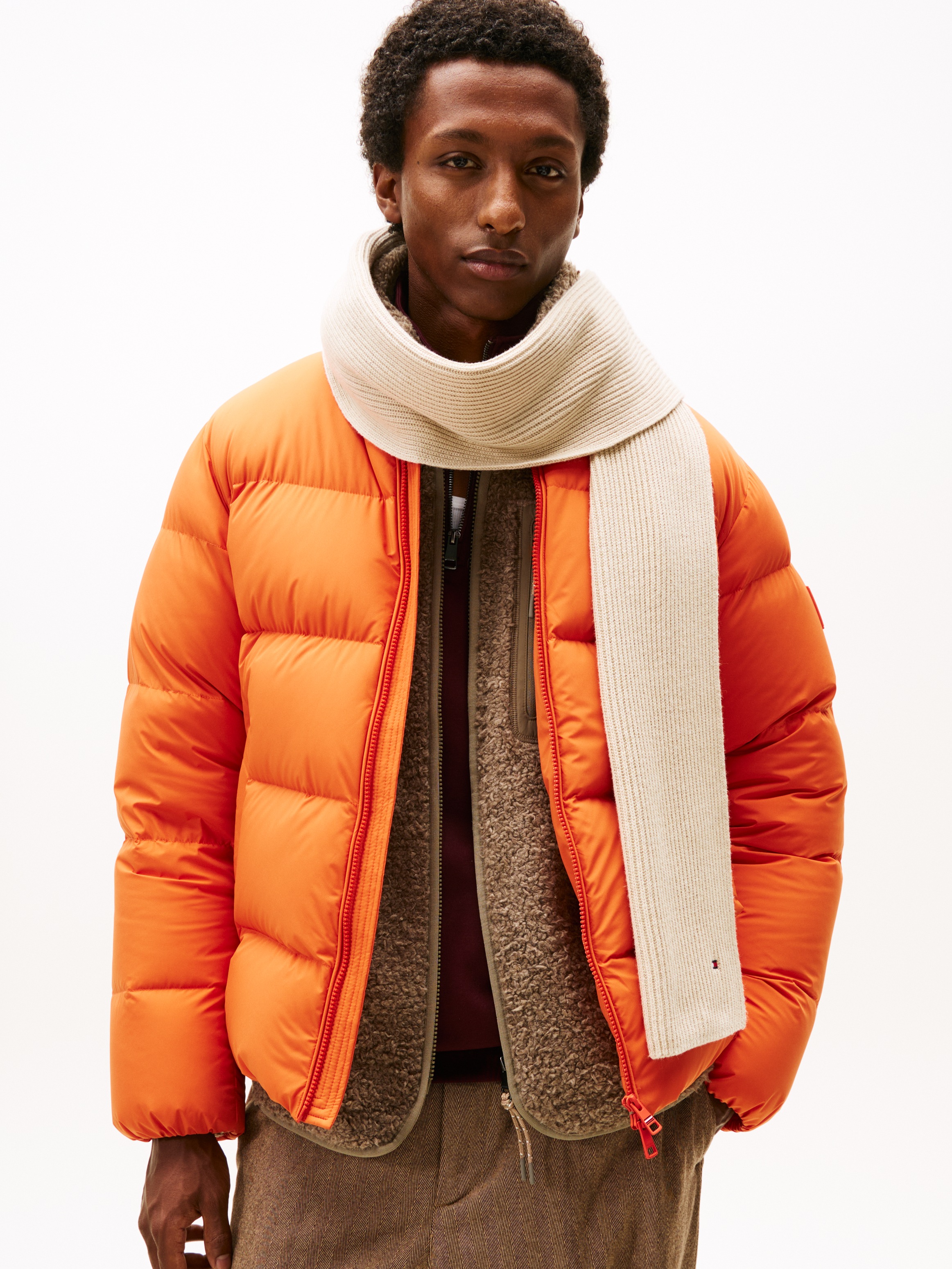 Tommy Hilfiger Strickschal "TH FLAG PIMA COTTON CASH SCARF" mit Logosticker günstig online kaufen