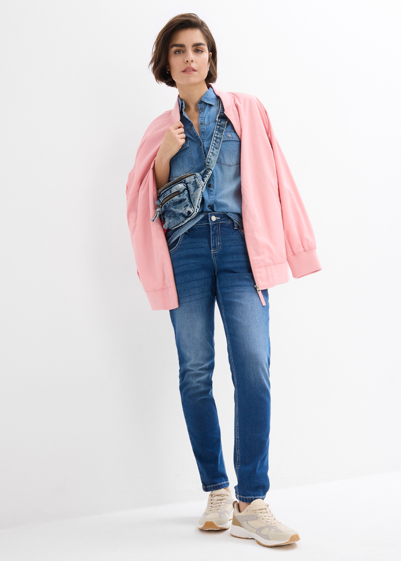 bonprix Jeansbluse »Jeansbluse mit Druckknöpfen, Langarm« mit Druckknöpfen und zwei Brusttaschen, schmal geschnitten