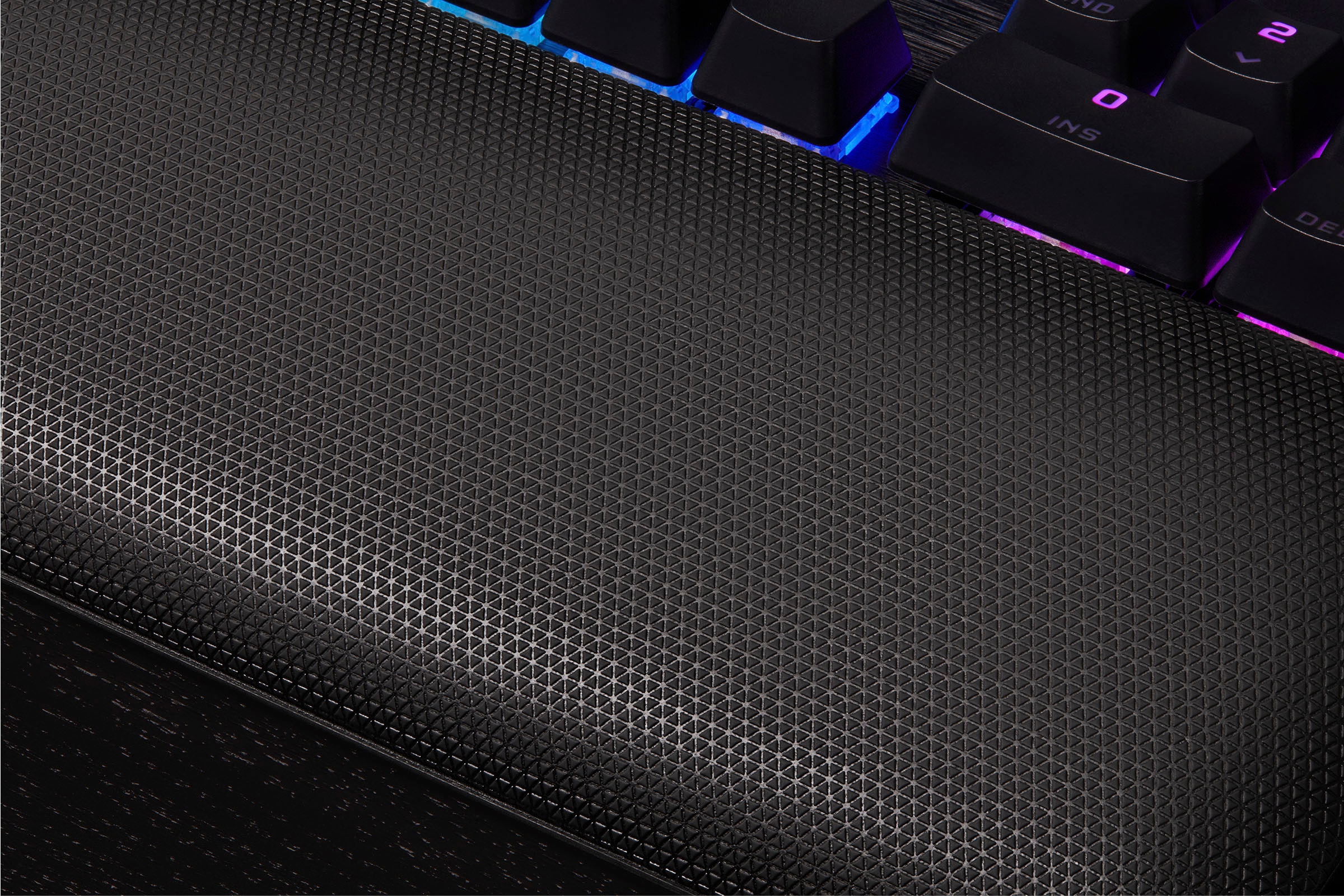 Corsair Gaming-Tastatur »K100 CORSAIR OPX«, (Handgelenkauflage-USB-Anschluss-Lautstärkeregler-Makro-Tasten-ausklappbare Füße-Ziffernblock)