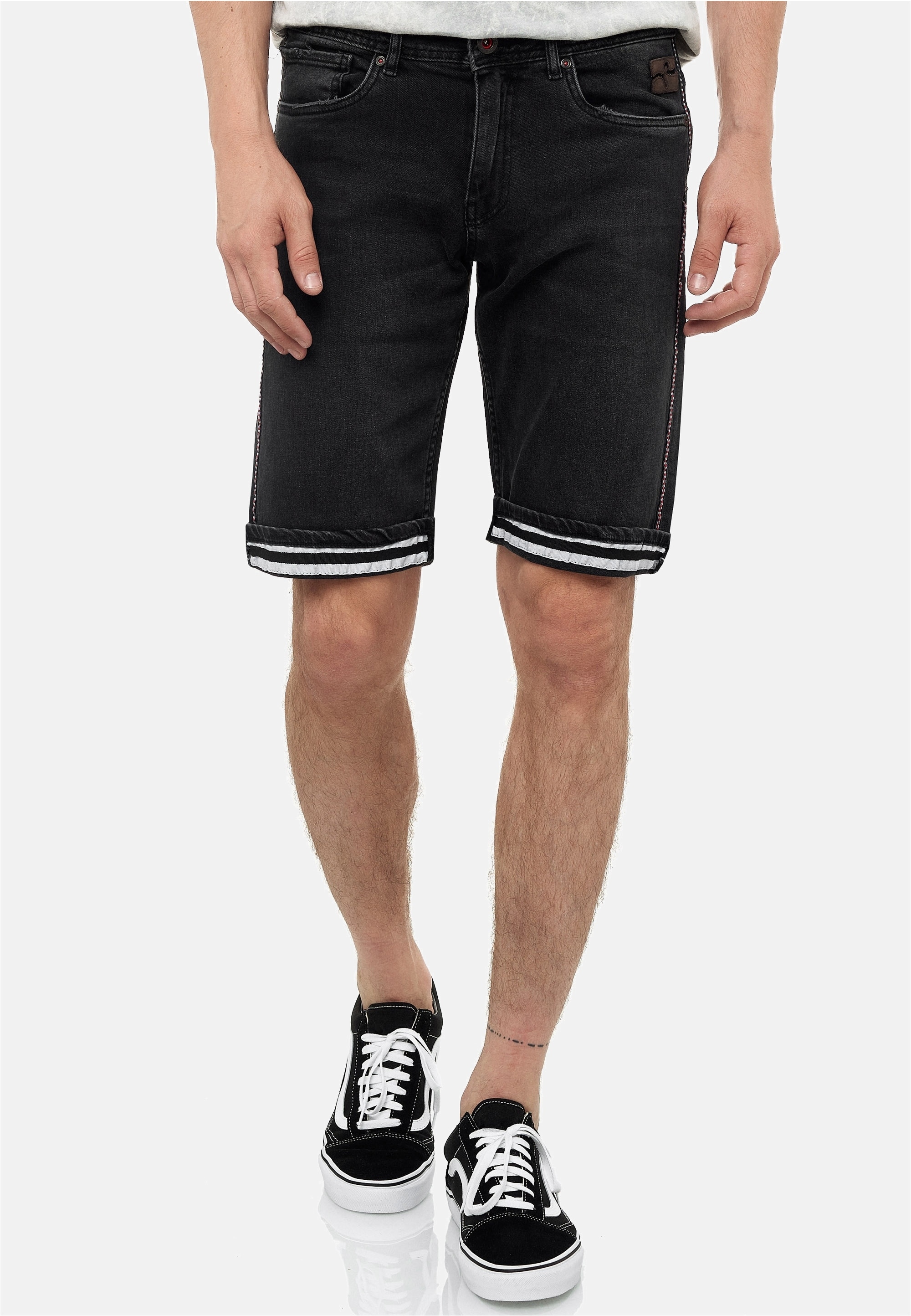 Rusty Neal Shorts "Benson" mit lässigem Umschlagdetail