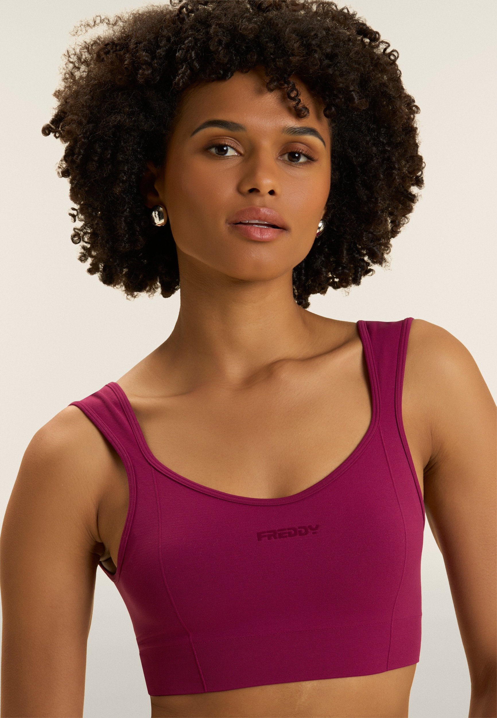 Freddy Sporttop »Light support Bra« eng anliegende Passform, seamless