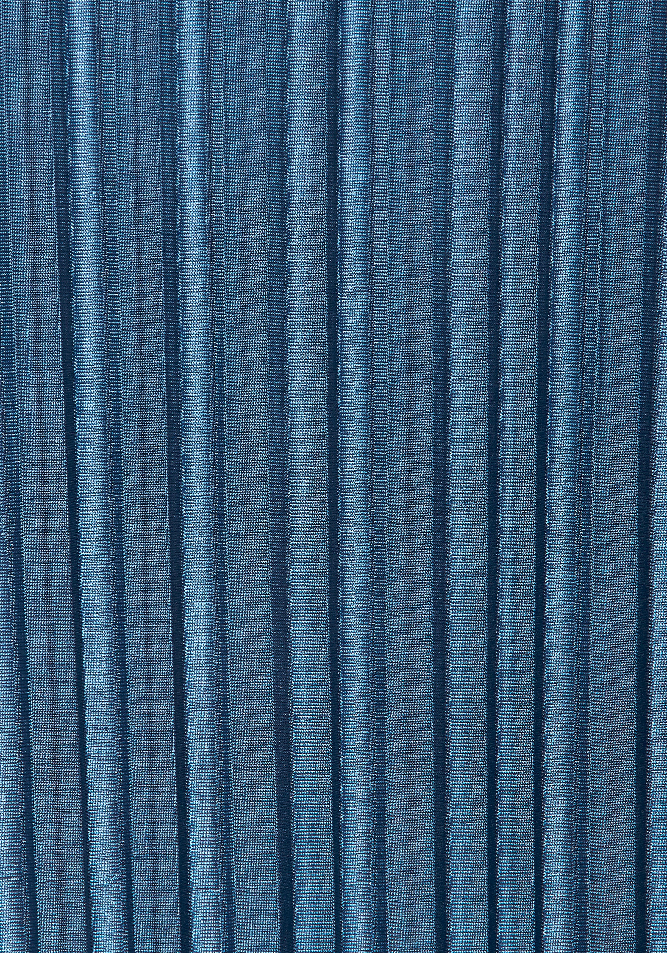 LASCANA Plisseekleid aus schimmernder Ware