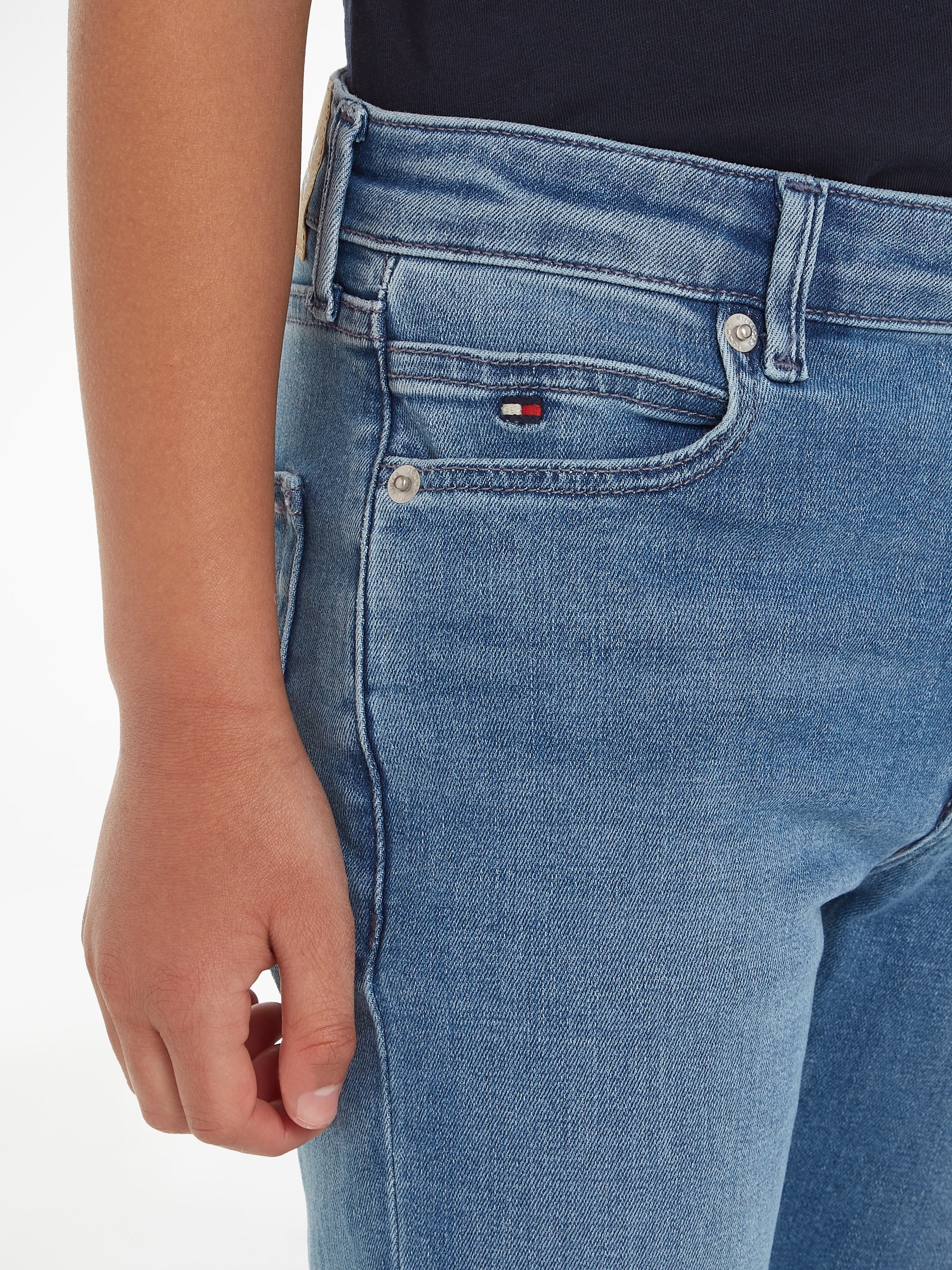 bestellen BAUR | Straight-Jeans Hilfiger online STRAIGHT«, mit Tommy »MODERN Logostickereien