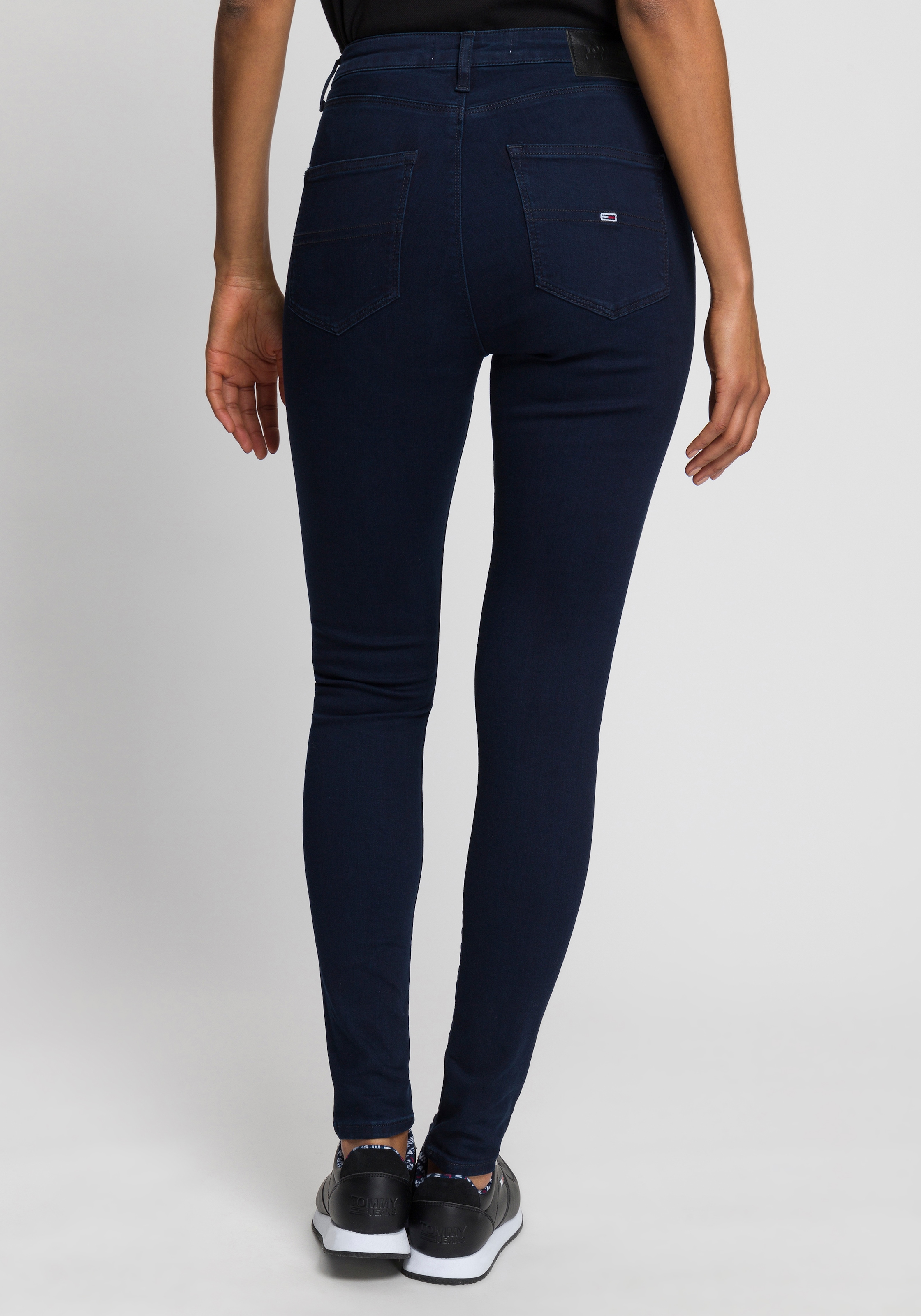 Tommy Jeans Skinny-fit-Jeans »SYLVIA HR SUPER SKNY«, Hochwertige Materialien für einen bequemen und perfekten Sitz.