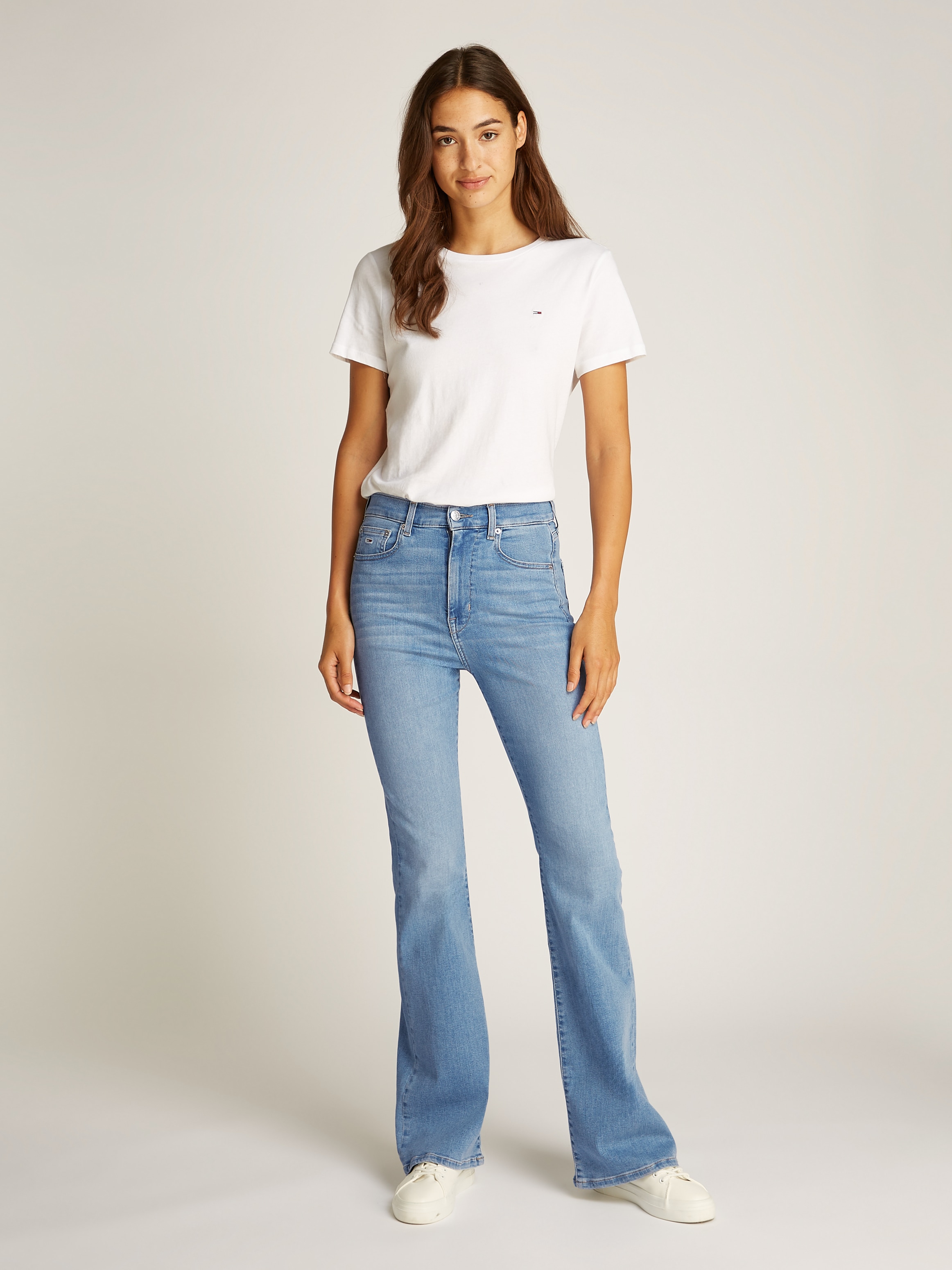 Tommy Jeans Slim-fit-Jeans »Sylvia High Rise Flare«, mit Logo-Badge