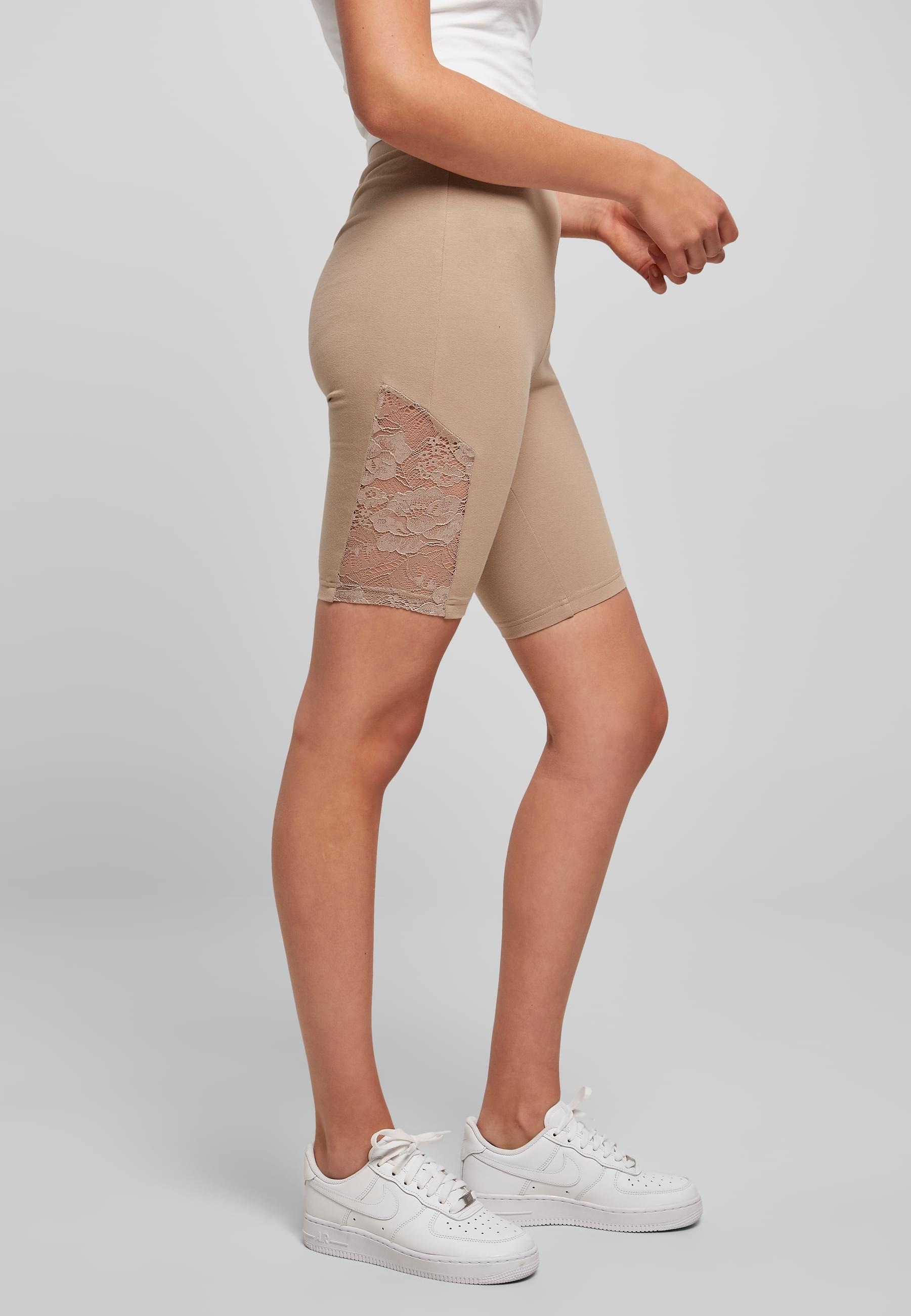 URBAN CLASSICS Radlerhose »Urban Classics Damen Ladies High Waist Lace Inset Cycle Shorts«, (1 tlg.)