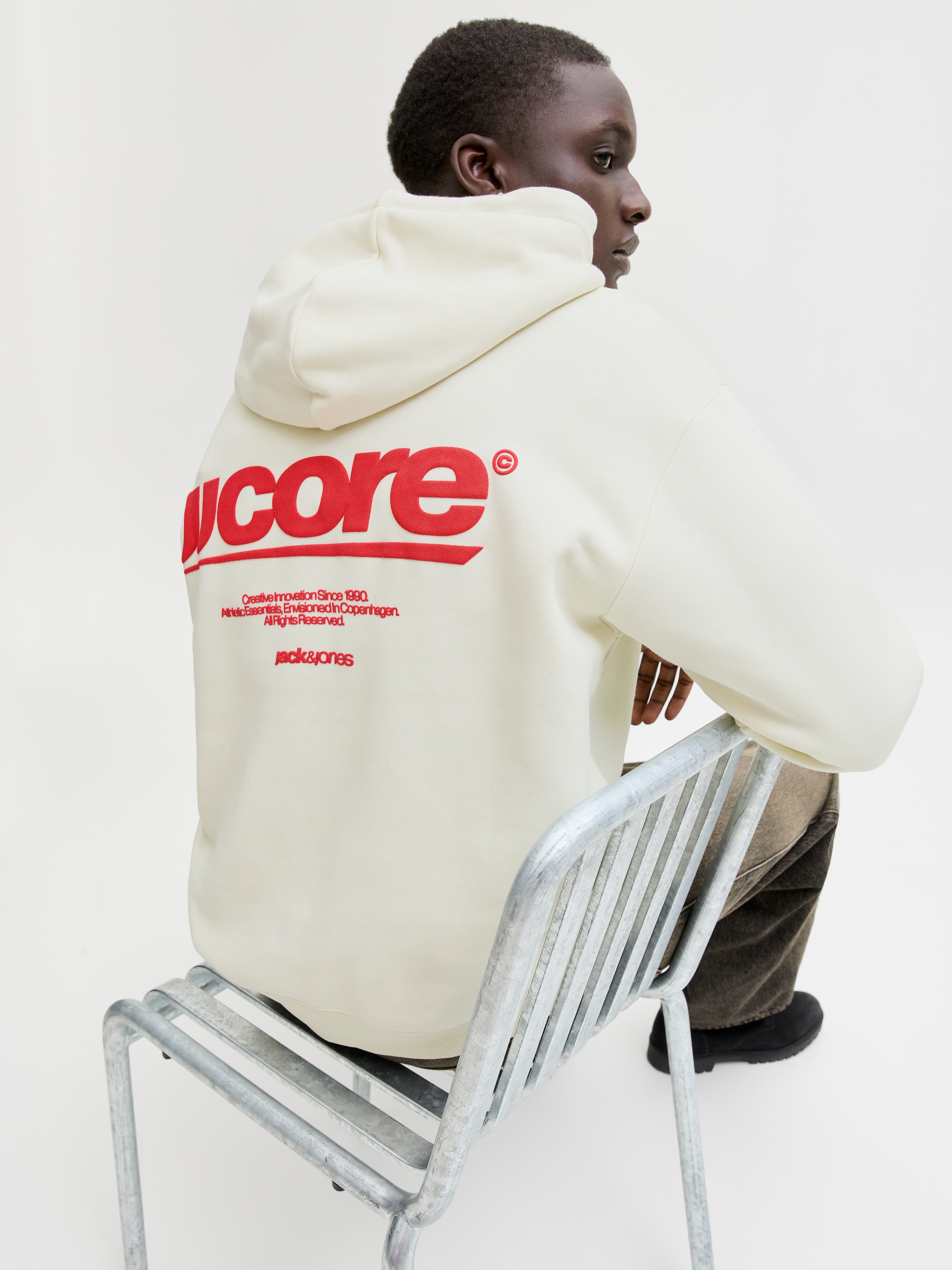 Jack & Jones Kapuzensweatshirt »JCOCLUB BACKPRINT SWEAT HOOD«, mit Print
