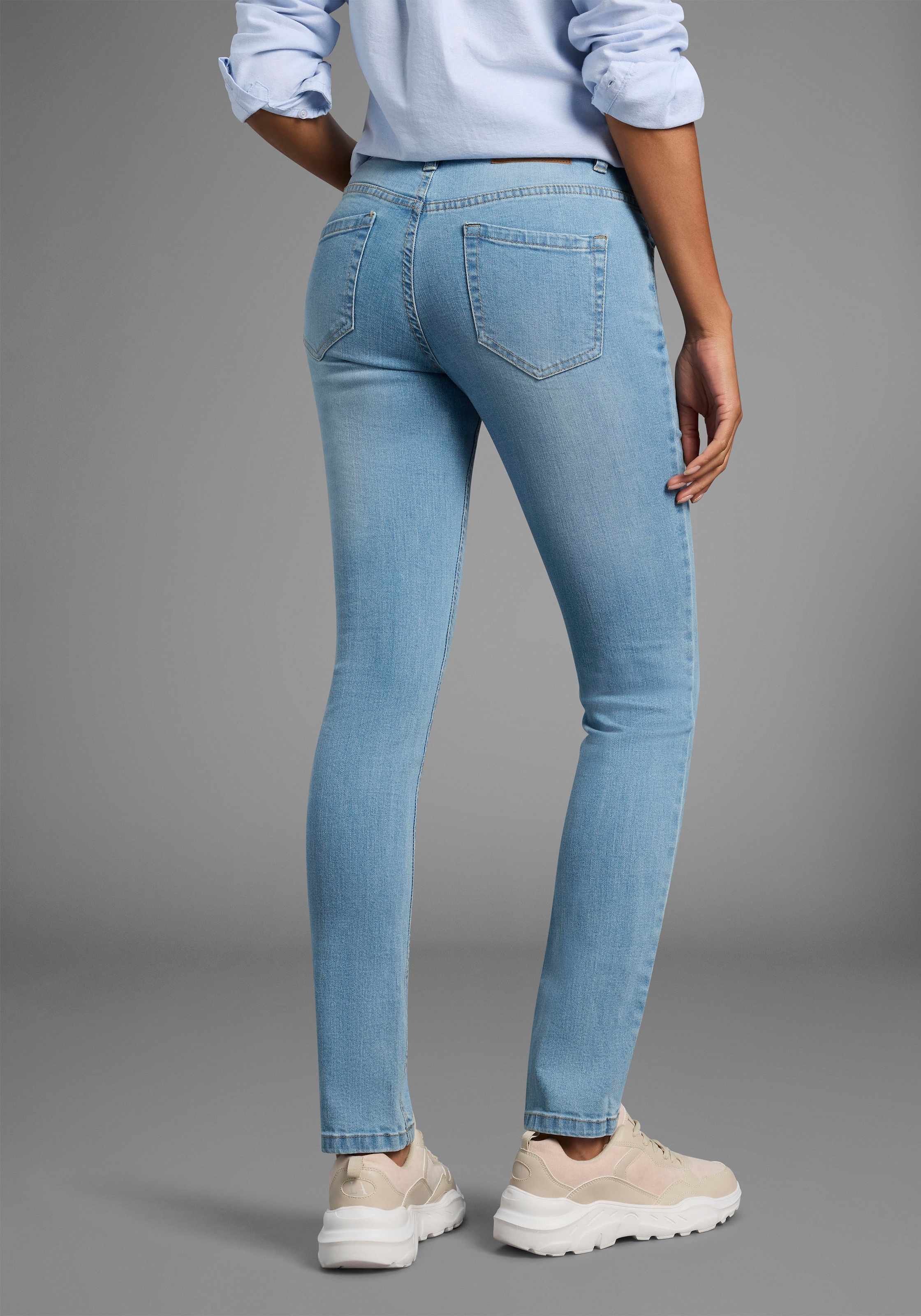 Arizona Slim-fit-Jeans »Bund mit seitlichem Gummizugeinsatz«, schmale Passform, Röhrenjeans, Used-Waschung, hohe Leibhöhe