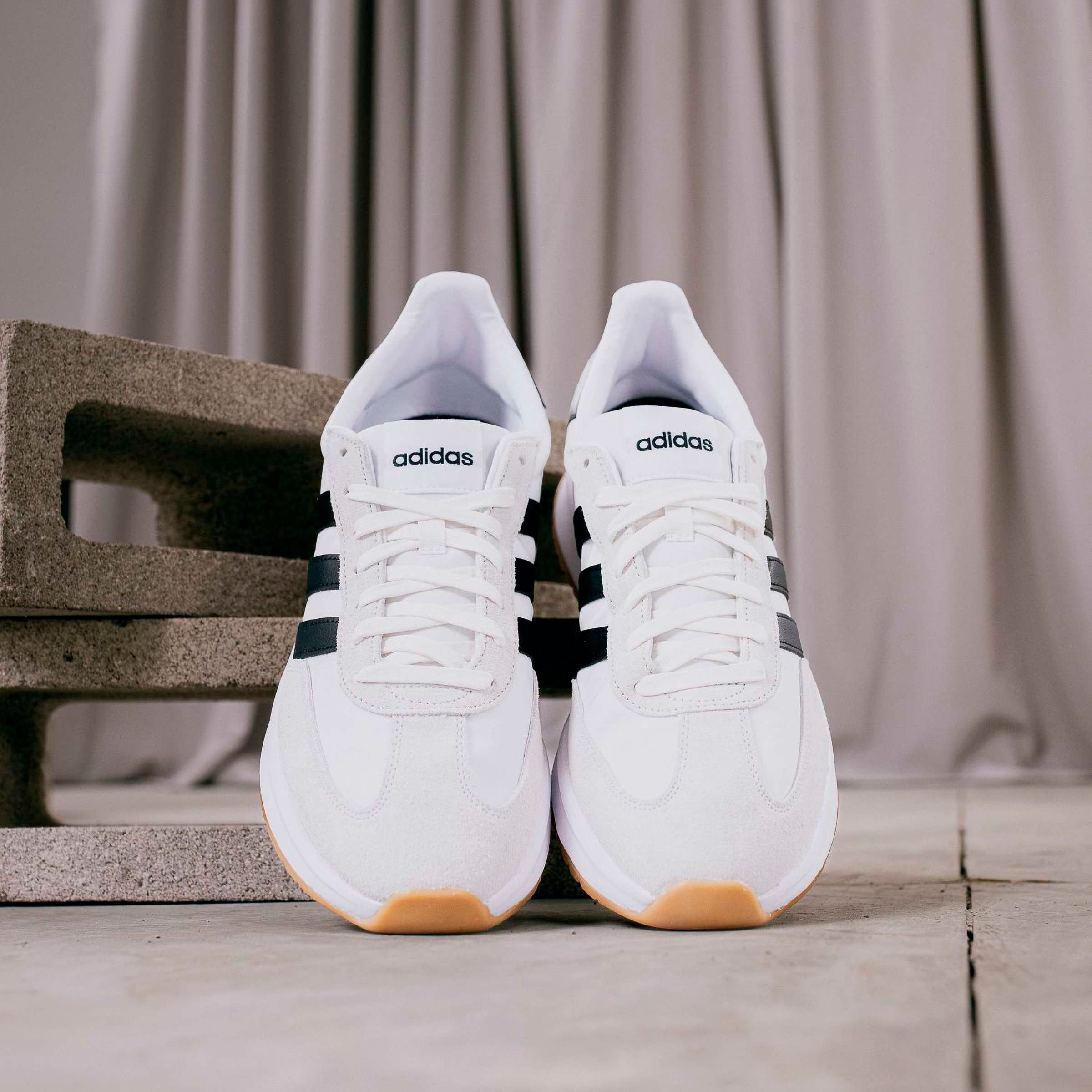 adidas Sportswear Sneaker »RUN 70S 2.0«, inspiriert vom Design des adidas SL72