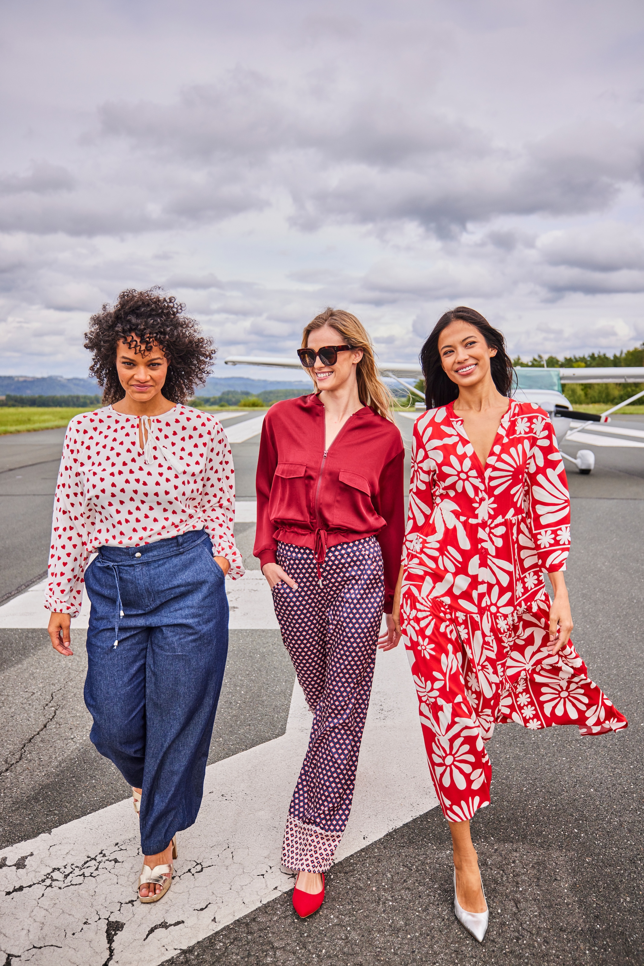 Aniston SELECTED Maxikleid mit fantasievoller Blütenmusterung - NEUE KOLLEKTION