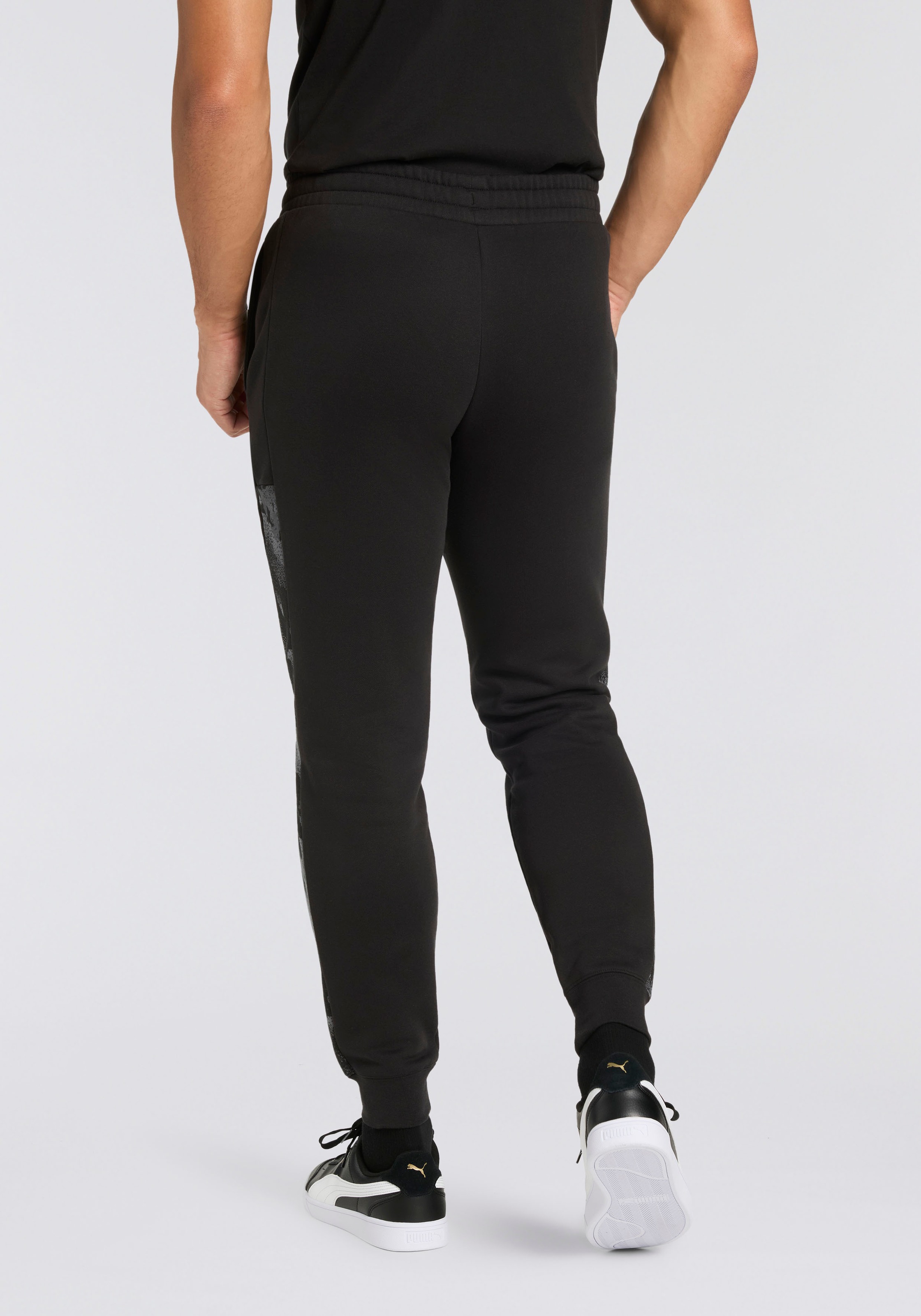 PUMA Trainingshose "ESS CAMO SWEATPANTS FL CL" für entspannte Tage und viel günstig online kaufen