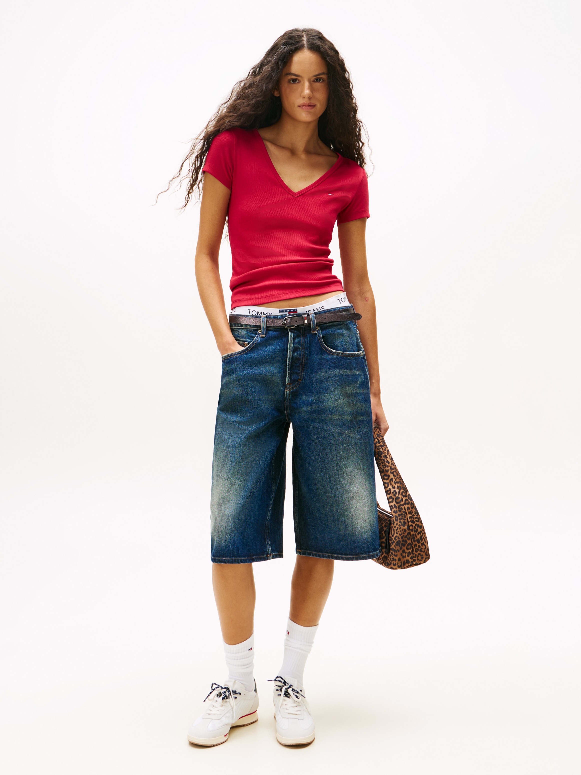 Tommy Jeans Kurzarmshirt »TJW SLIM ESSENTIAL RIB V SS«, mit gerippter Struktur