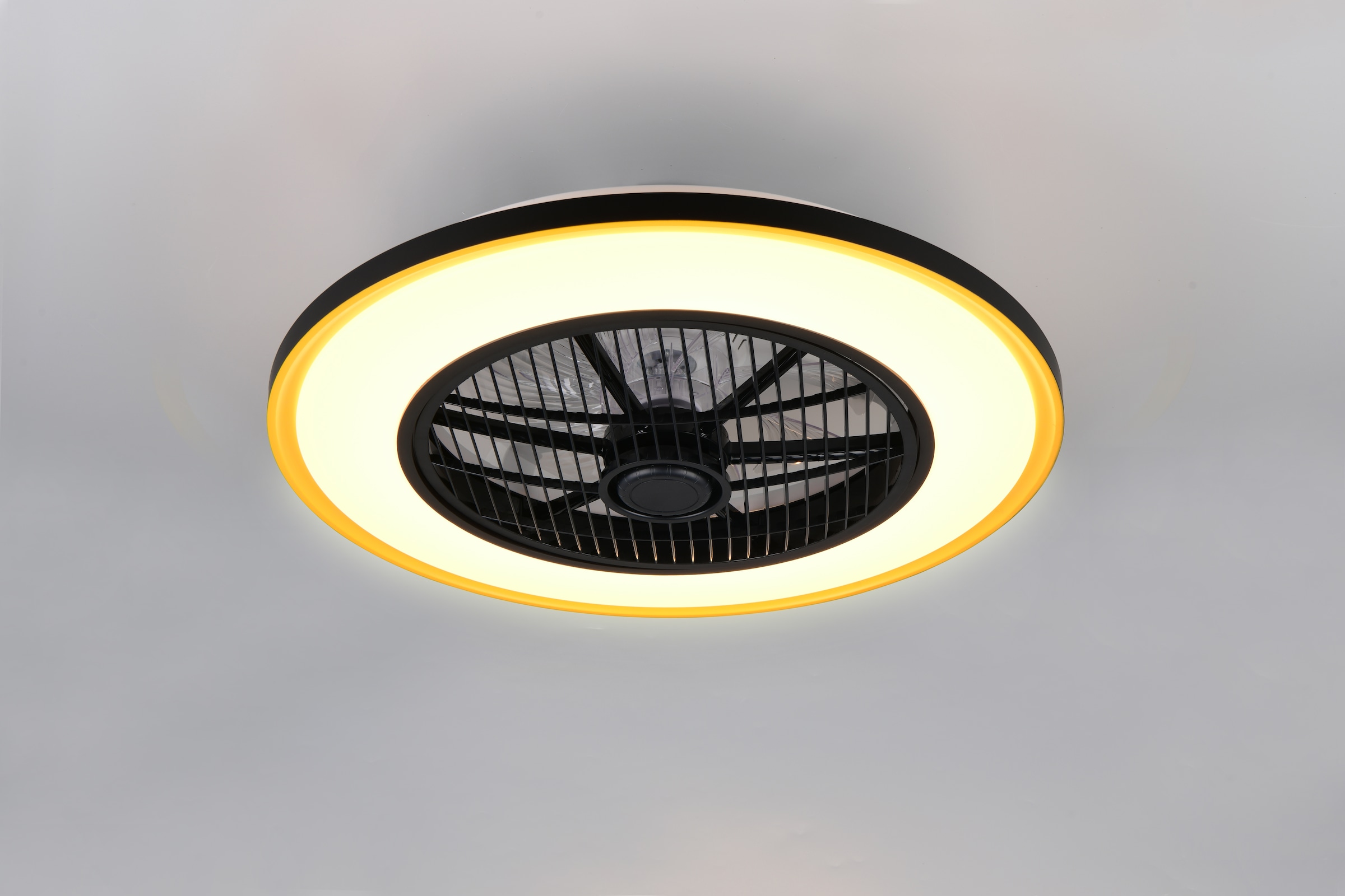 REALITY Leuchten LED Deckenleuchte »VARPULA mit Ventilator, oszillierender Deckenventilator +Licht 28W LED« LED-Board 1 Stk. Farbwechsler | warmweiß - kaltweiß 6 Stufen Ventilator, CCT LED dimmbar Fernbedienung Schirm schwarz-gold