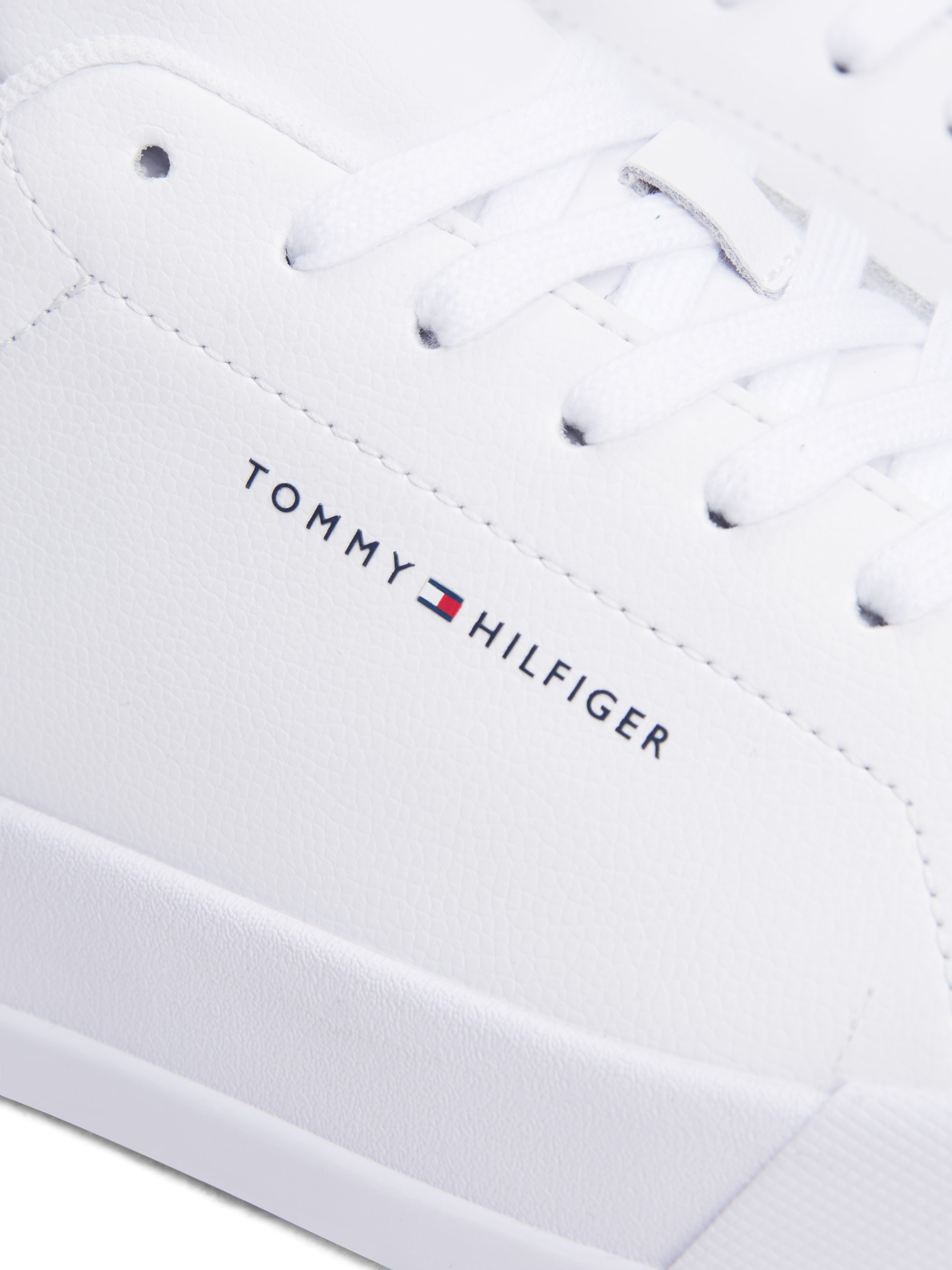 Tommy Hilfiger Sneaker »TH COURT LTH DETAIL ESS«, Freizeitschuh, Halbschuh, Schnürschuh mit seitlichem Logoschriftzug