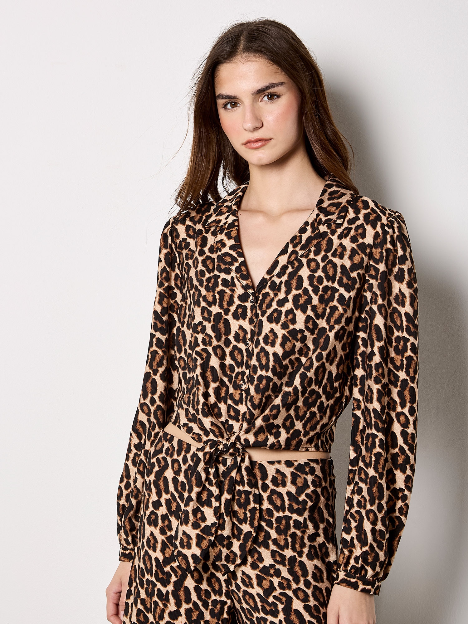 Apricot Crop-Top "Crop-Shirt" mit Leopardenmuster und Bindeband vorne