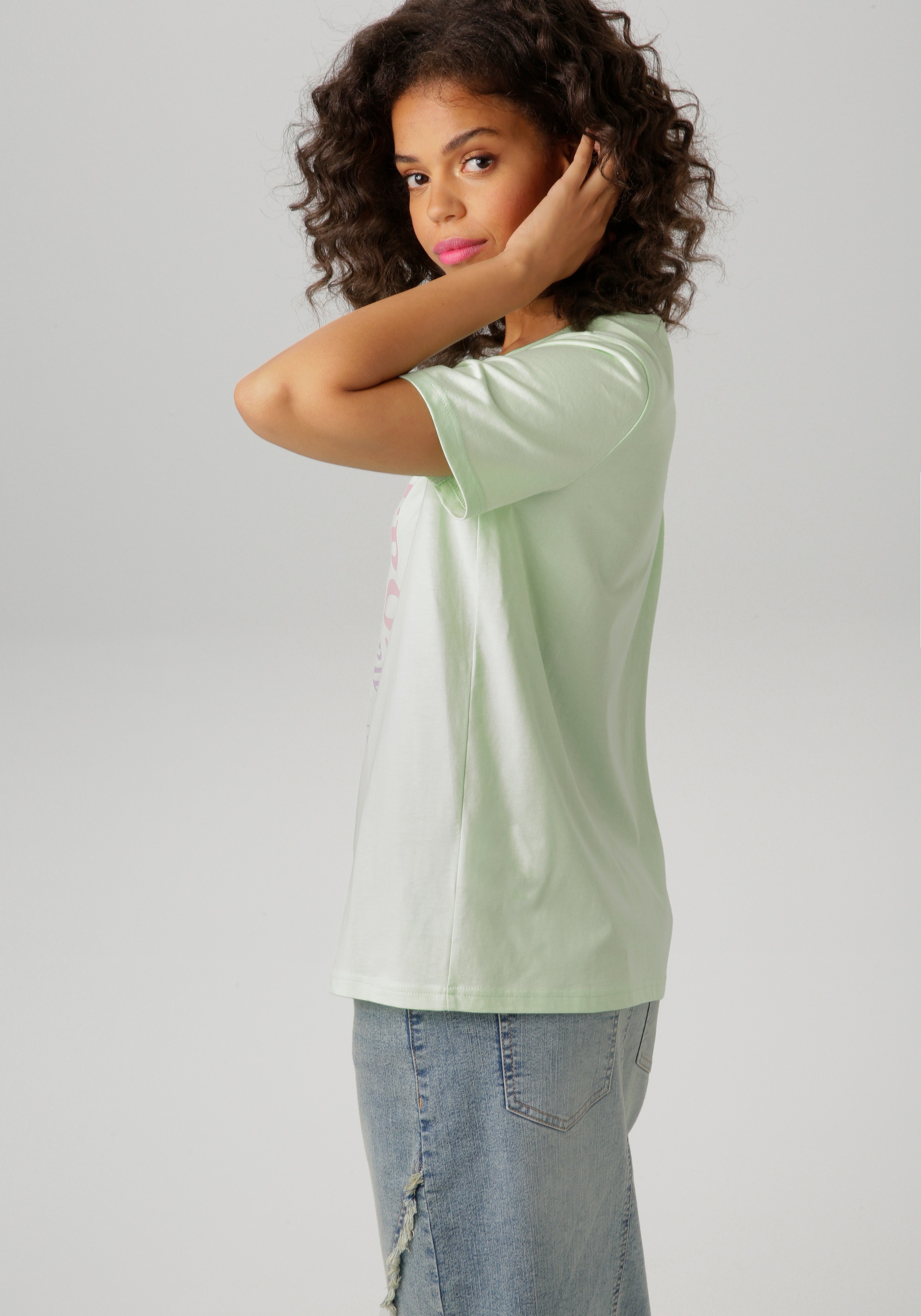 Aniston CASUAL T-Shirt, mit farbharmonischen Frontprint aus Foliendruck günstig online kaufen