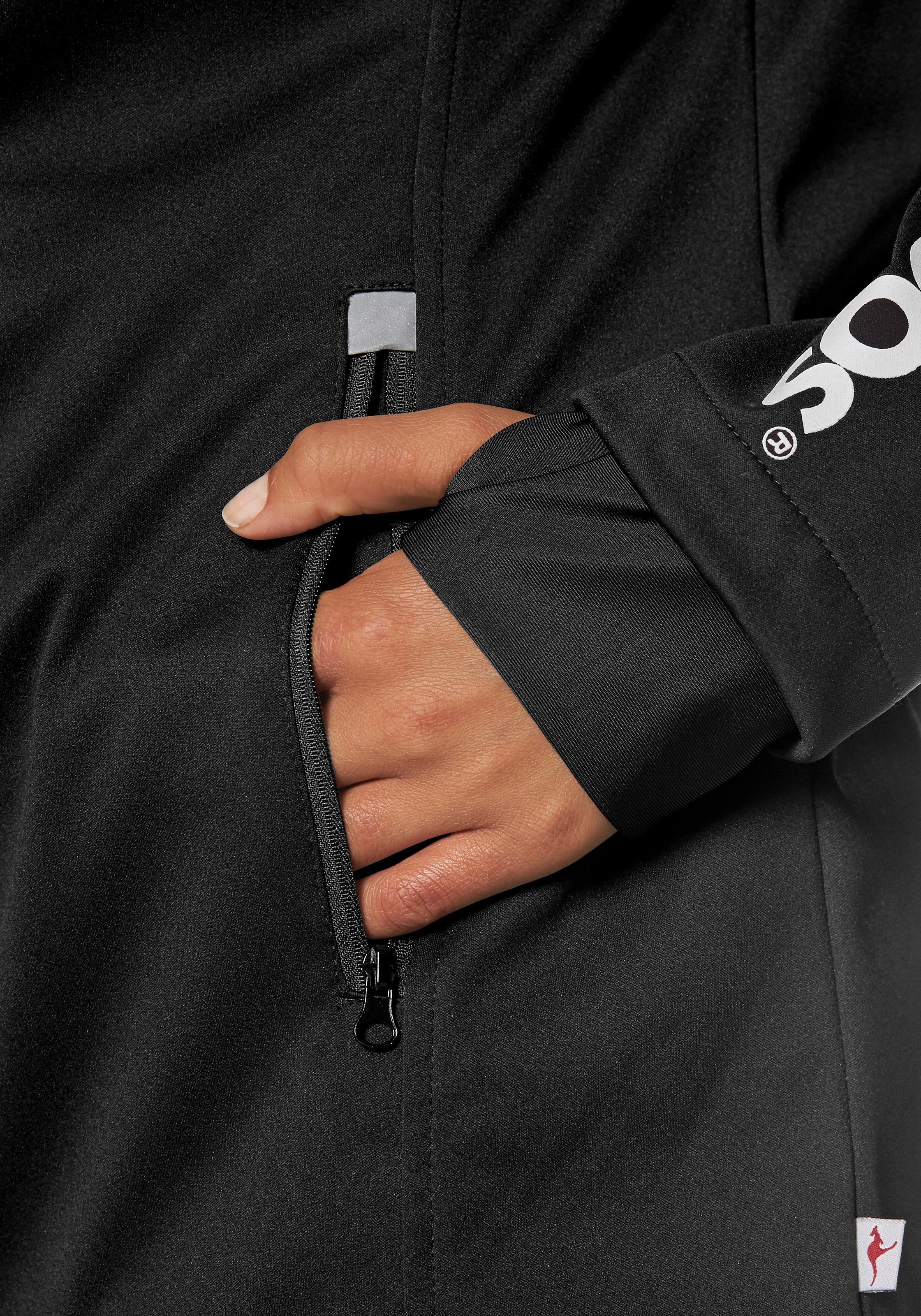 KangaROOS Softshelljacke, mit Kapuze, aus Softshell-Material, figurumschmeichelnder Schnitt
