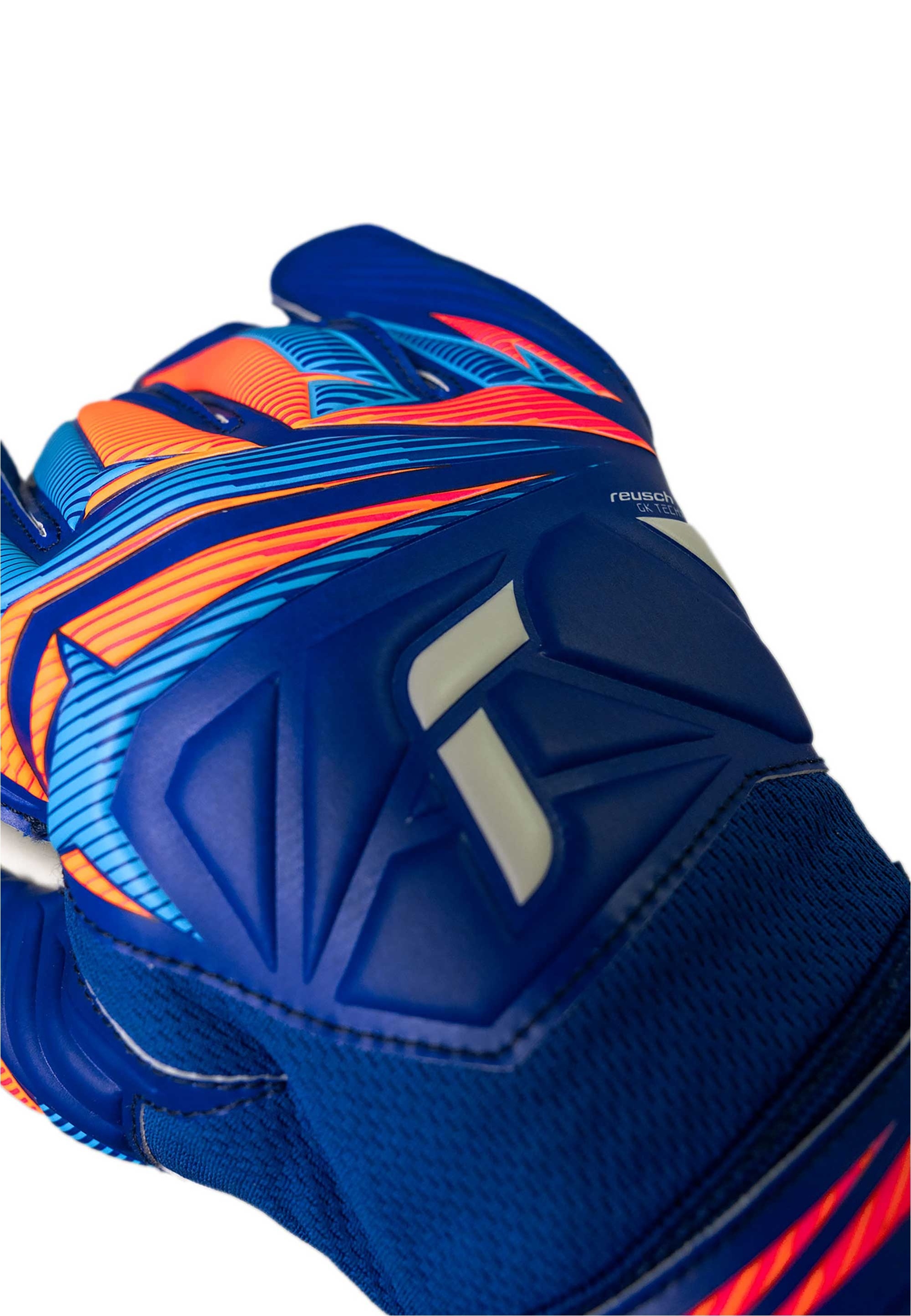 Reusch Torwarthandschuhe »Attrakt Grip« mit Grip und Komfort