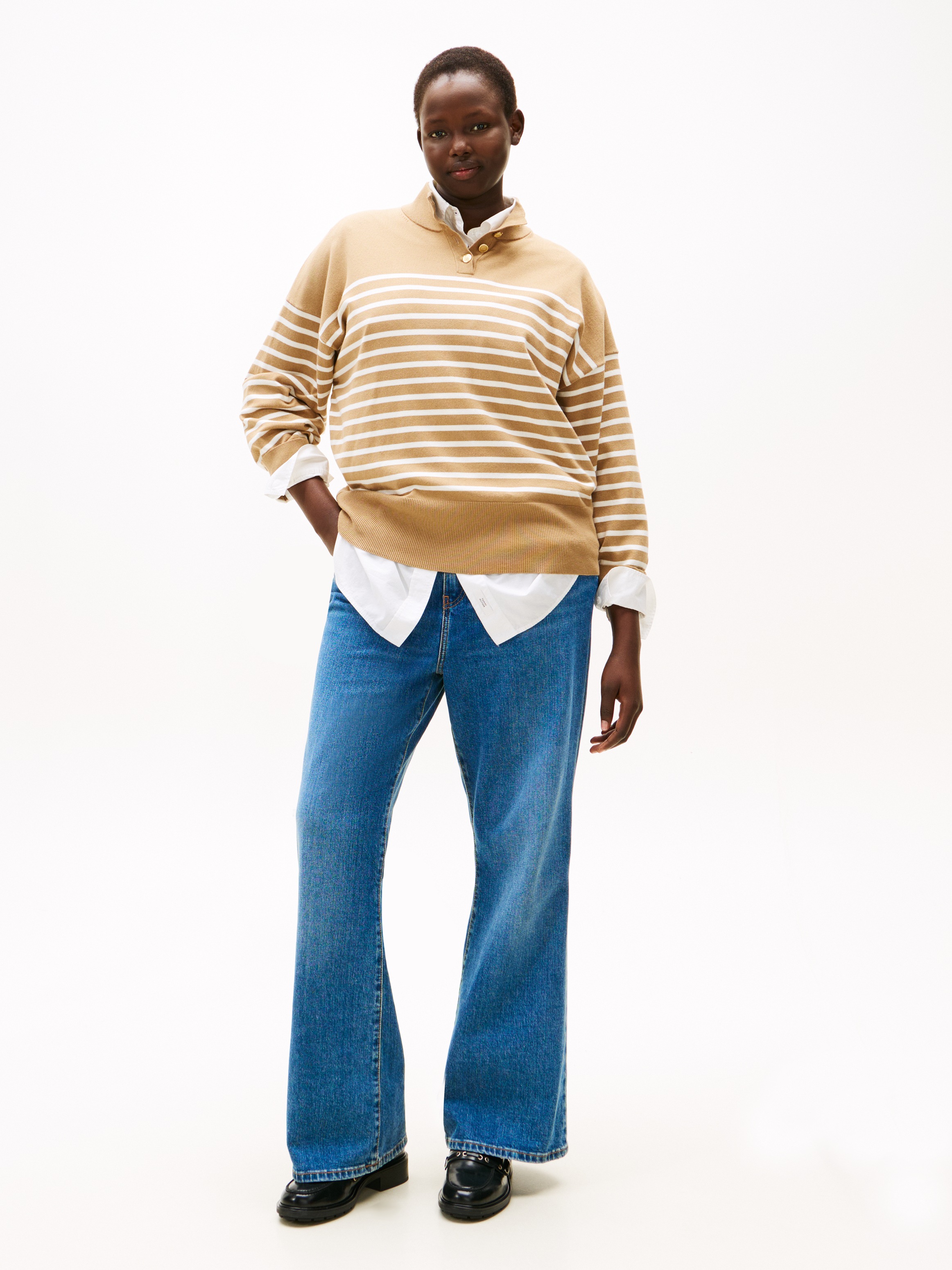 Thumbnail - Tommy Hilfiger Curve Stehkragenpullover "CRV CO JERSEY GOLD BTN MK-NK SWT", in großen Größen, mit goldfarbenen Knöpfen