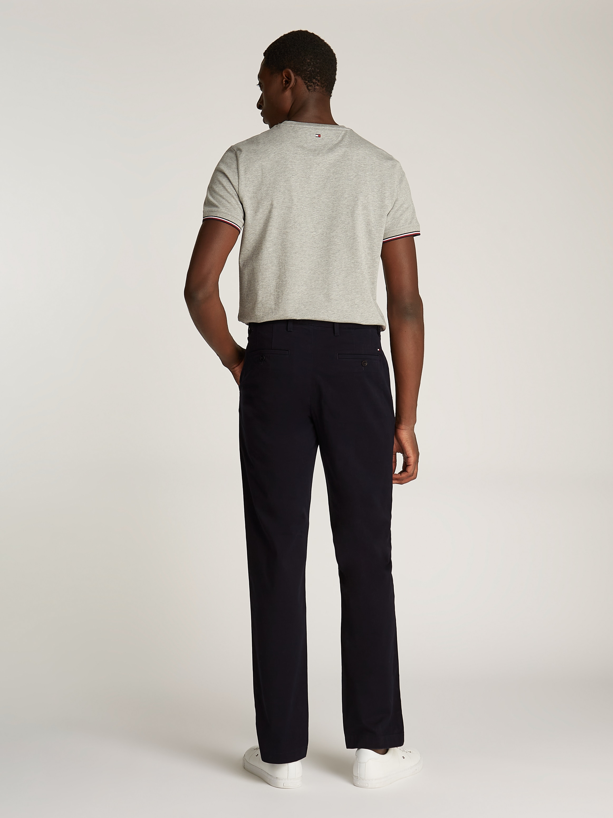 Tommy Hilfiger Chinohose »DENTON CHINO SATIN«, mit Gesäßtaschen mit Knopf, Logostickerei