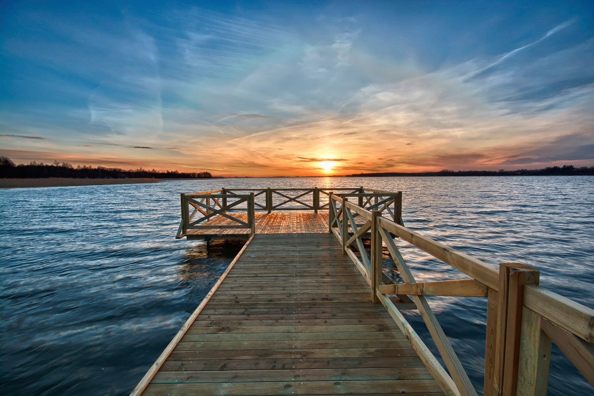 Papermoon Fototapete »Steg im Wasser«