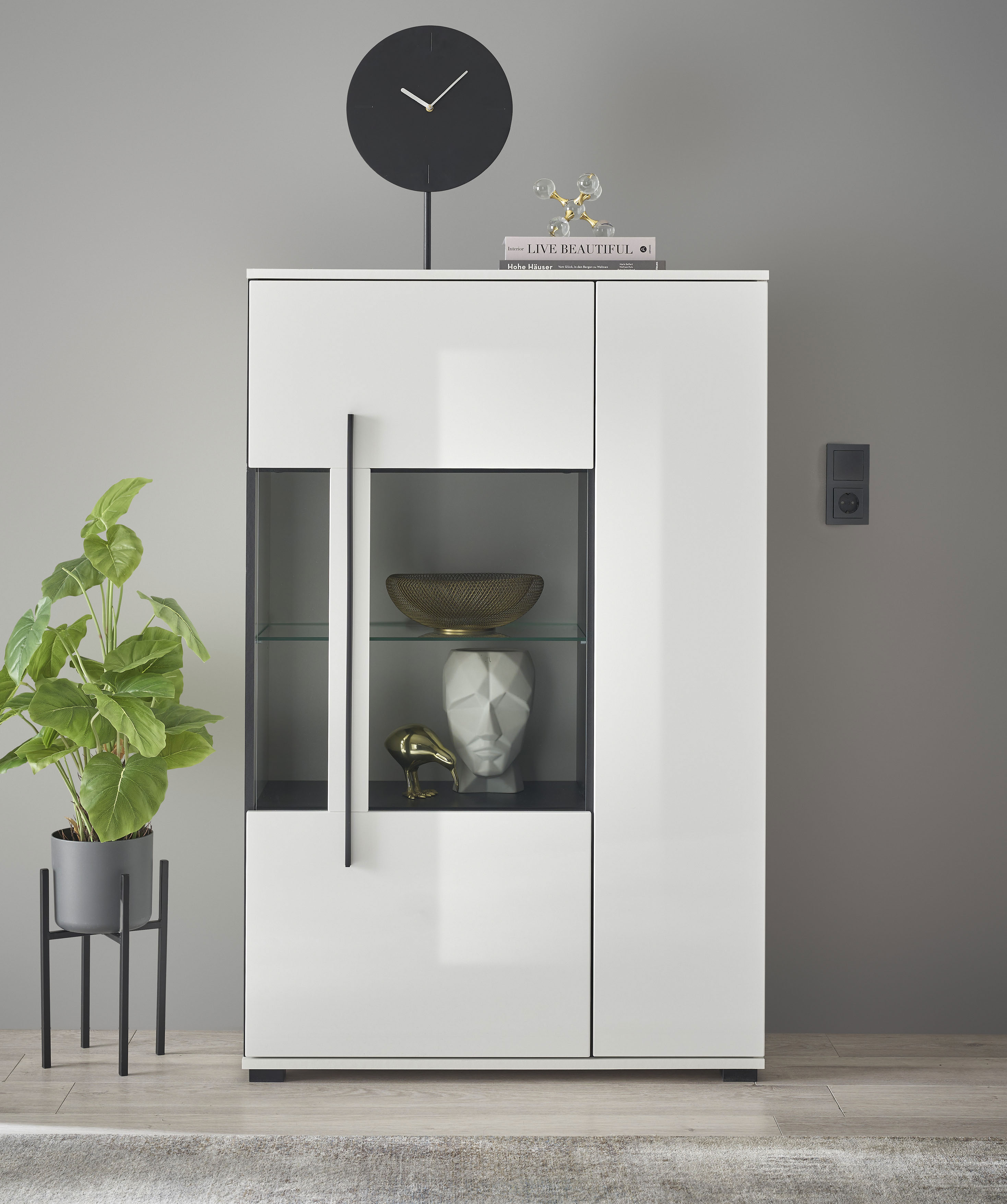 Home affaire Vitrine "Cantara, Vitrinenschrank in Eiche Evoke, Weiß o Kaschmir, Standvitrine" schwarzer Stangengriff, ausreichend Stauraum, vielseitig einsetzbar