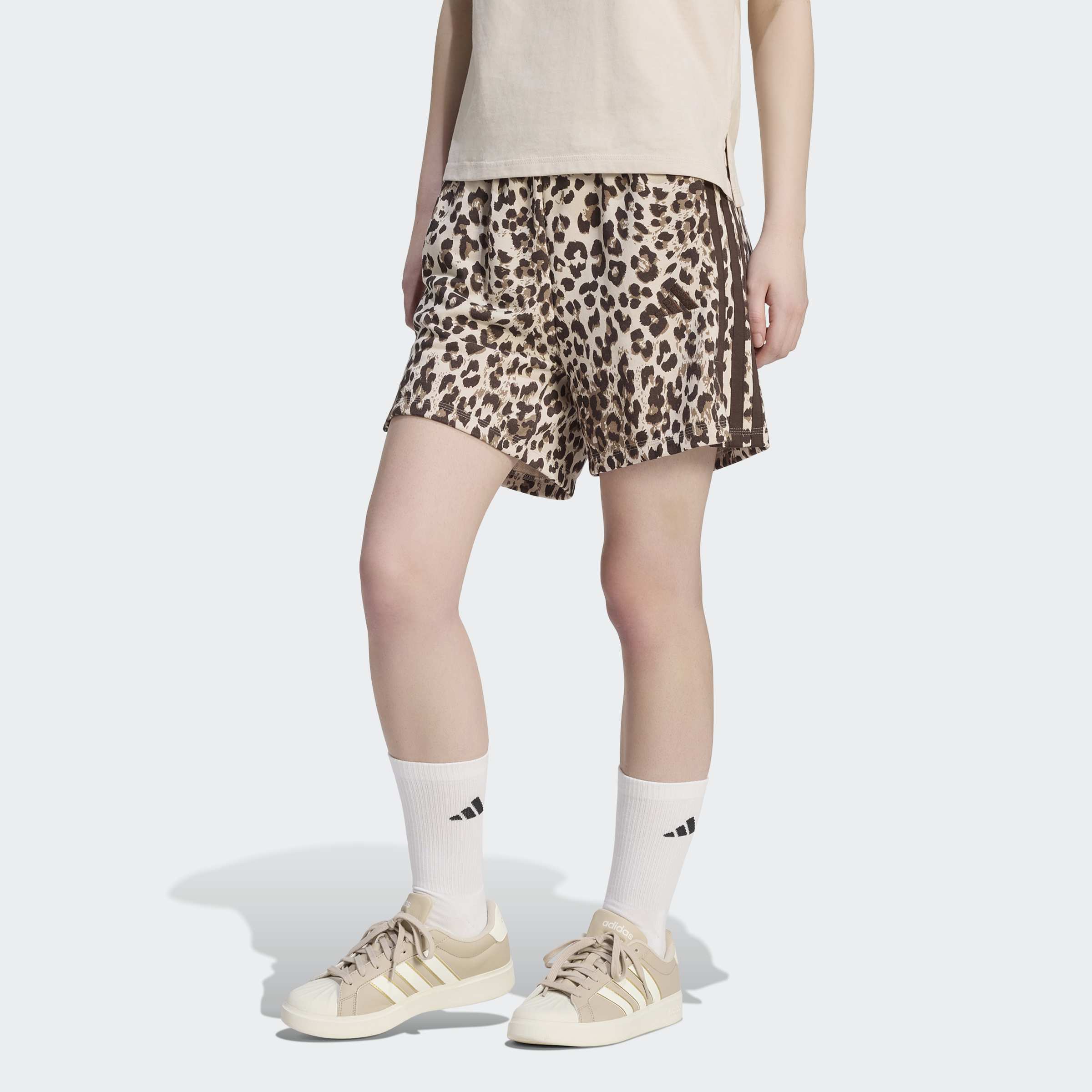 adidas Sportswear Shorts "W AOP SHO" für Erwachsene, mit Gummizug, aus Baumwolle, eng geschnitten