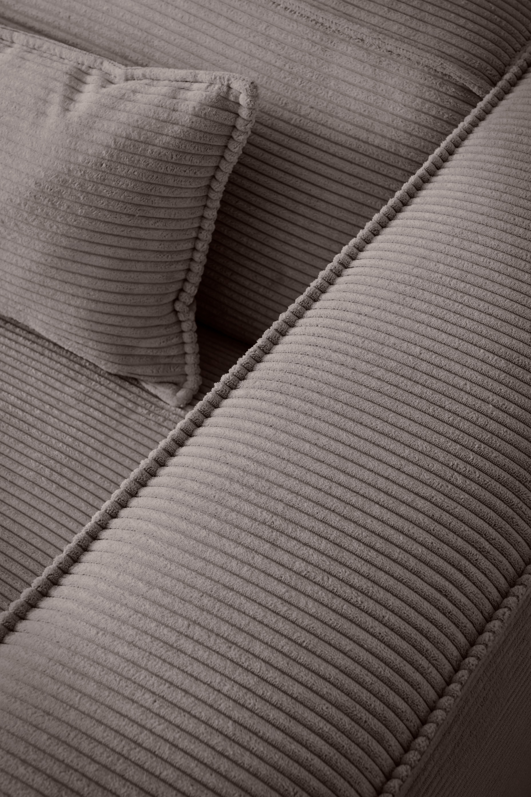 LeGer Home by Lena Gercke Ecksofa »PIARA XXL, Big-Sofa in Cord oder Leinenoptik, L-Form, mit Kedernaht«, wahlweise Ottomane rechts/links, schwarze Füße, bequemer Sitzkomfort