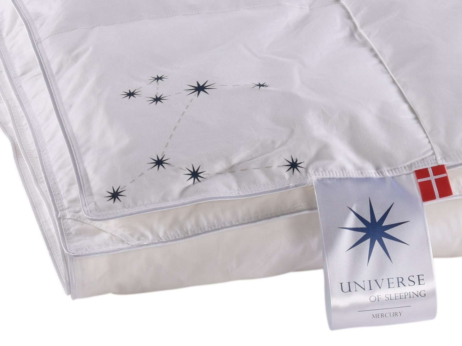 Universe of sleeping Daunenbettdecke »Mercury, natürliche Materialien, Made in Denmark«, leicht, Füllung neue, weiße Entendaunen & Federn, Klasse I, Bezug Baumwolle, (1 St.), Hochwertige Bettdecke, 3 Wärmeklassen, individuelles Schlafkomfort