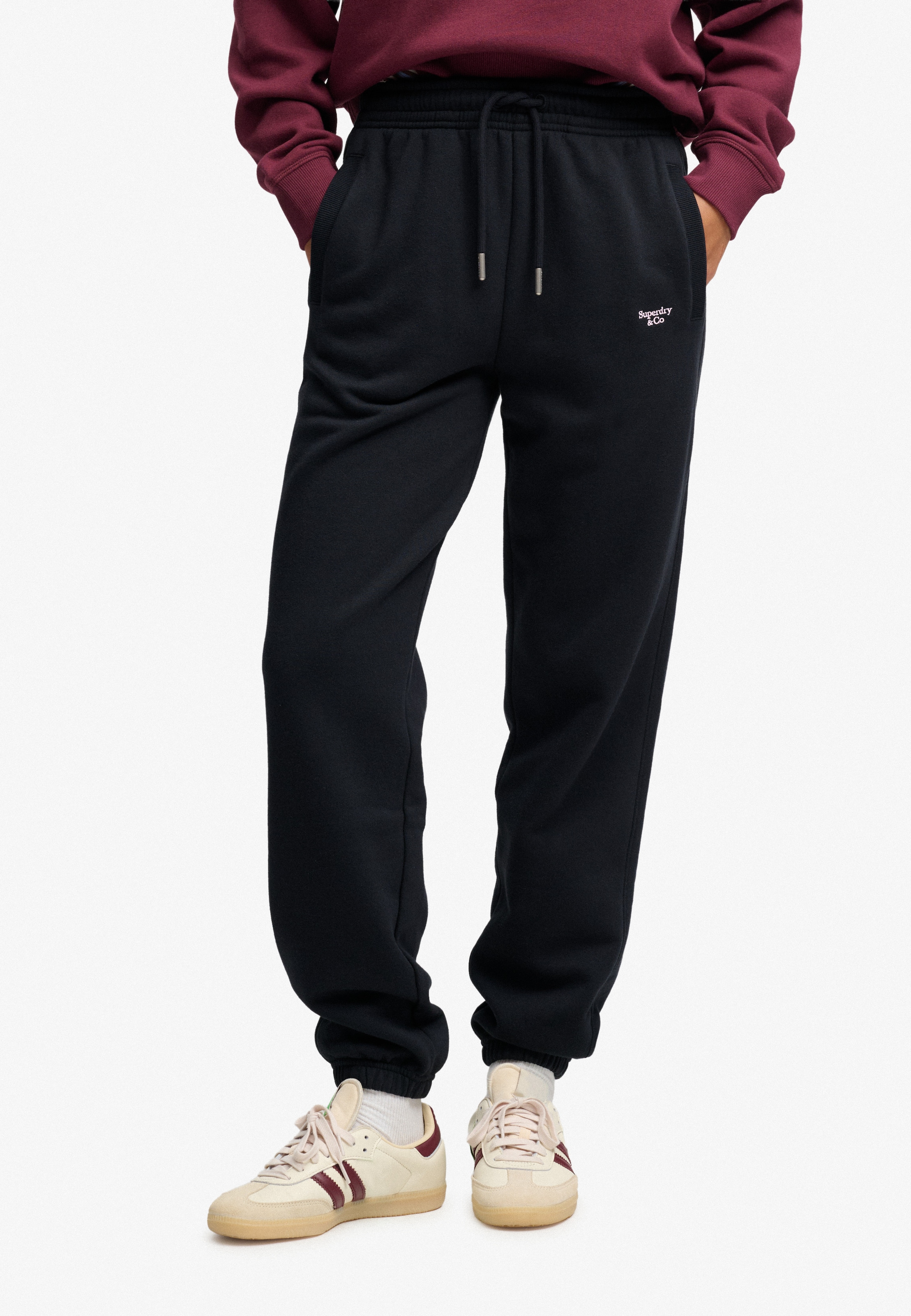 Superdry Sweathose "SIGNATURE EMB CUFFED JOGGER" Baumwollmischung, relaxed fit