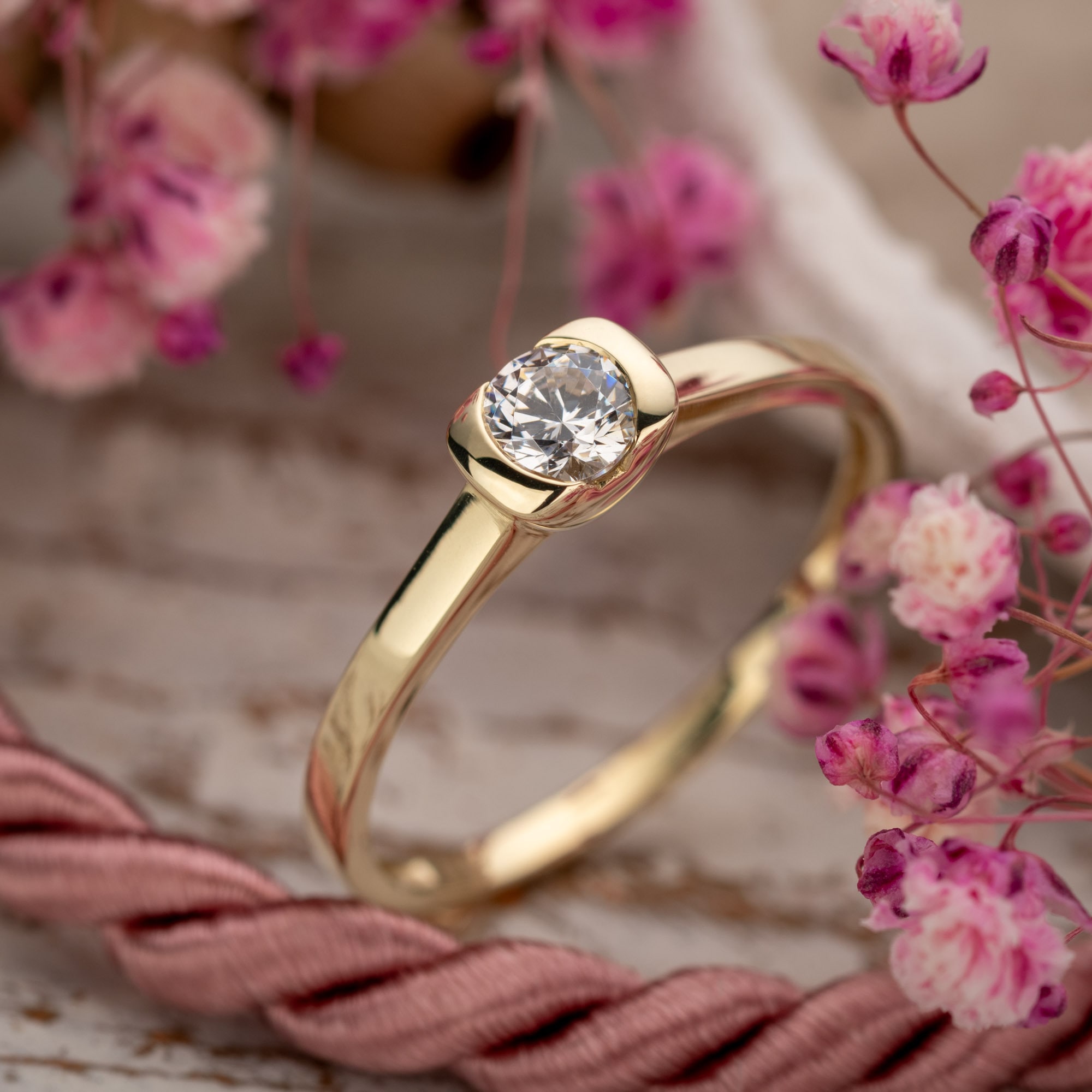 Orolino Fingerring »333/- Gelbgold glanz synth. Zirkonia«