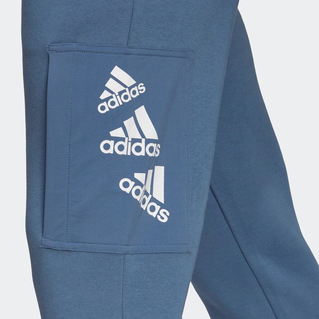 adidas Sportswear Sporthose »ESSENTIALS BRANDLOVE FLEECE HOSE«, (1 tlg.)