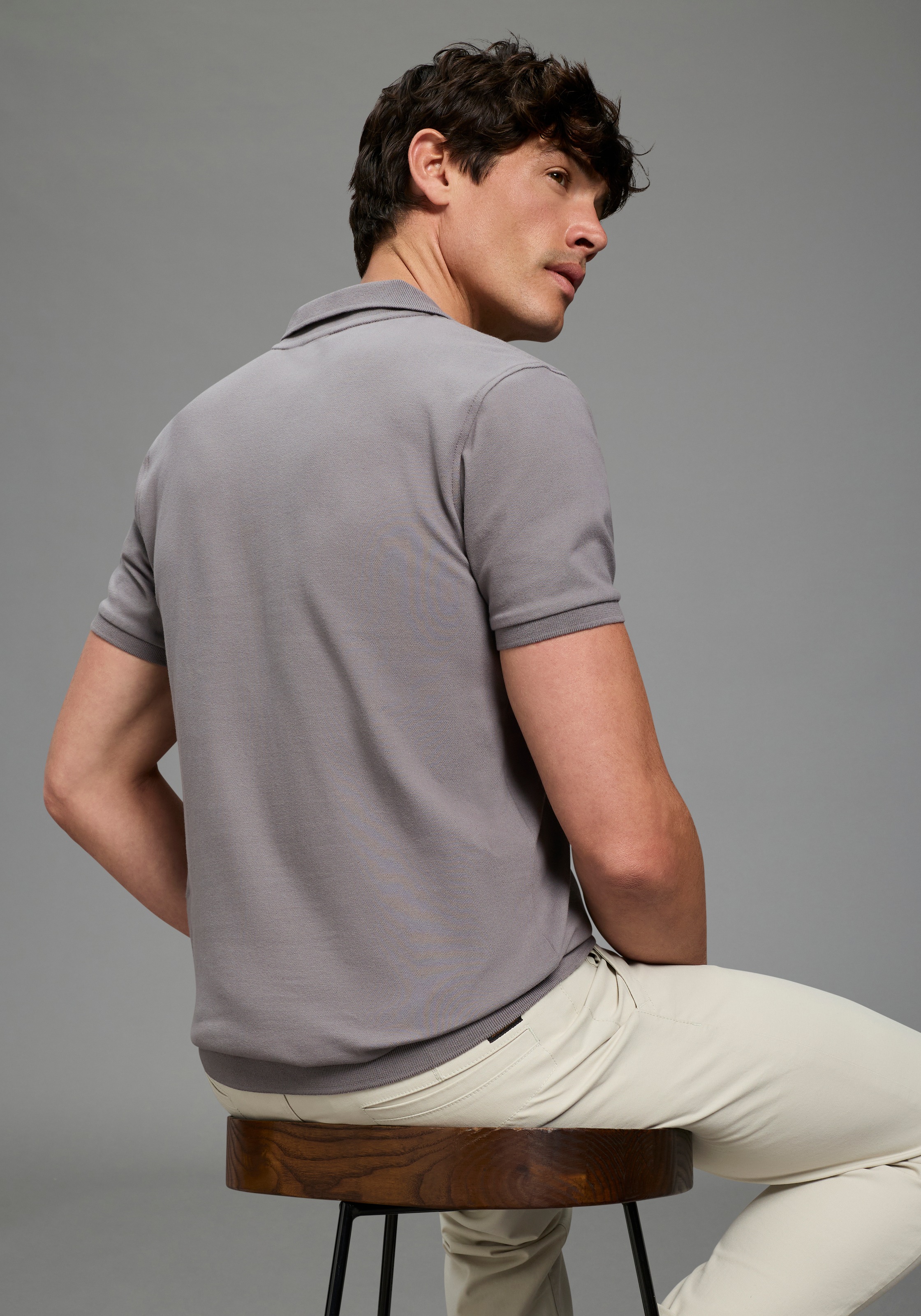 Bruno Banani Henleyshirt schmale Passform, Kurzarm, V-Ausschnitt und Polokr günstig online kaufen