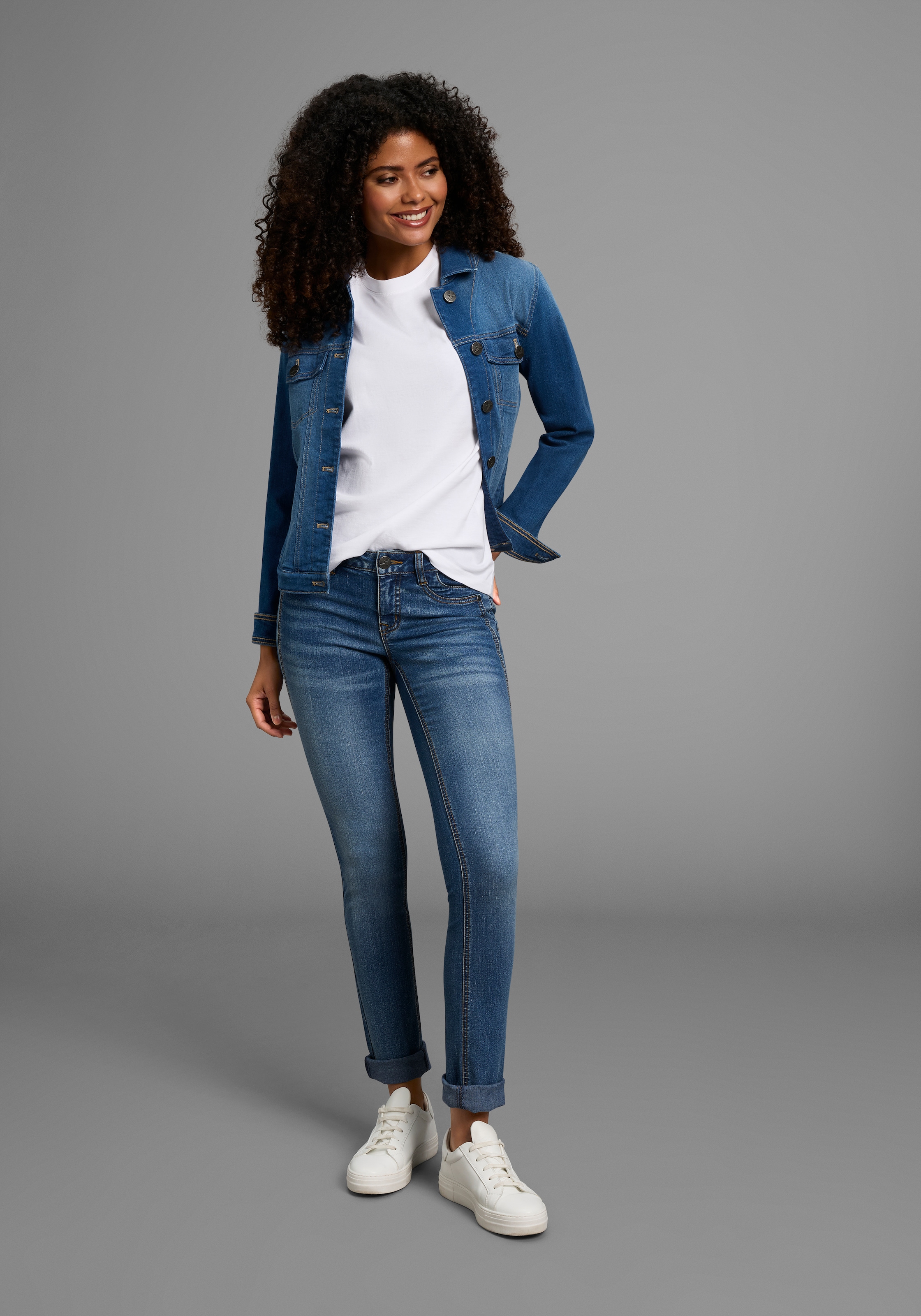 Arizona Comfort-fit-Jeans »mit Keileinsätzen«, niedrige Leibhöhe