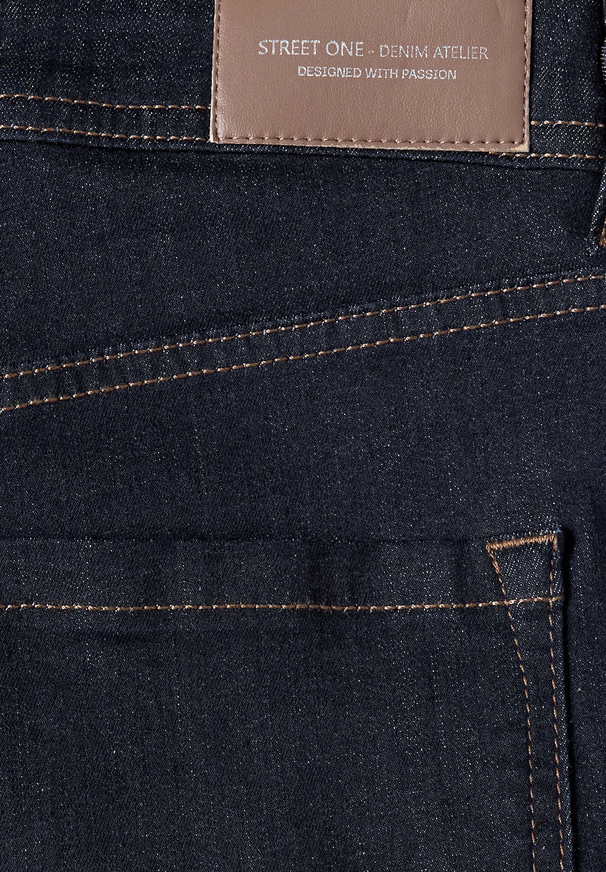 STREET ONE Loose-fit-Jeans »Style Emee« Denim in Rinsed-Optik mit Details am Bund